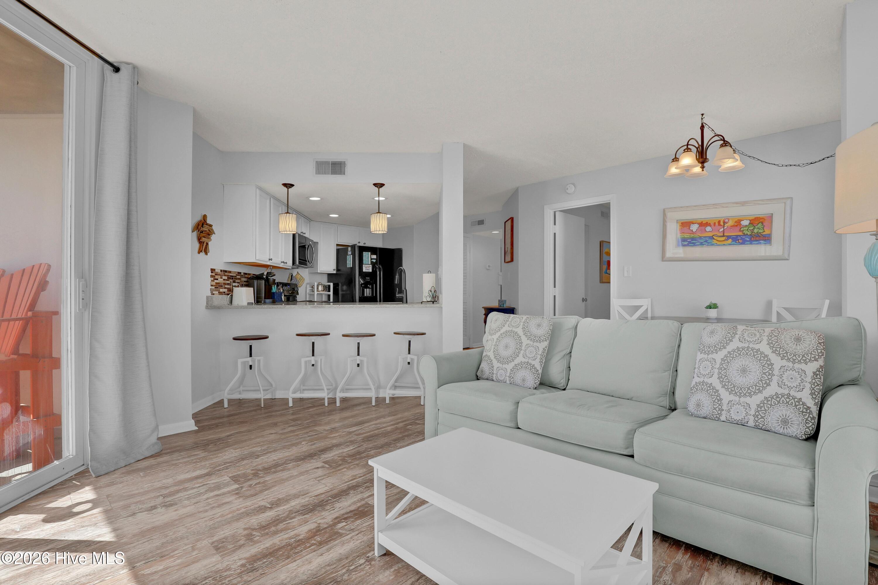 100565249 | Photo 13