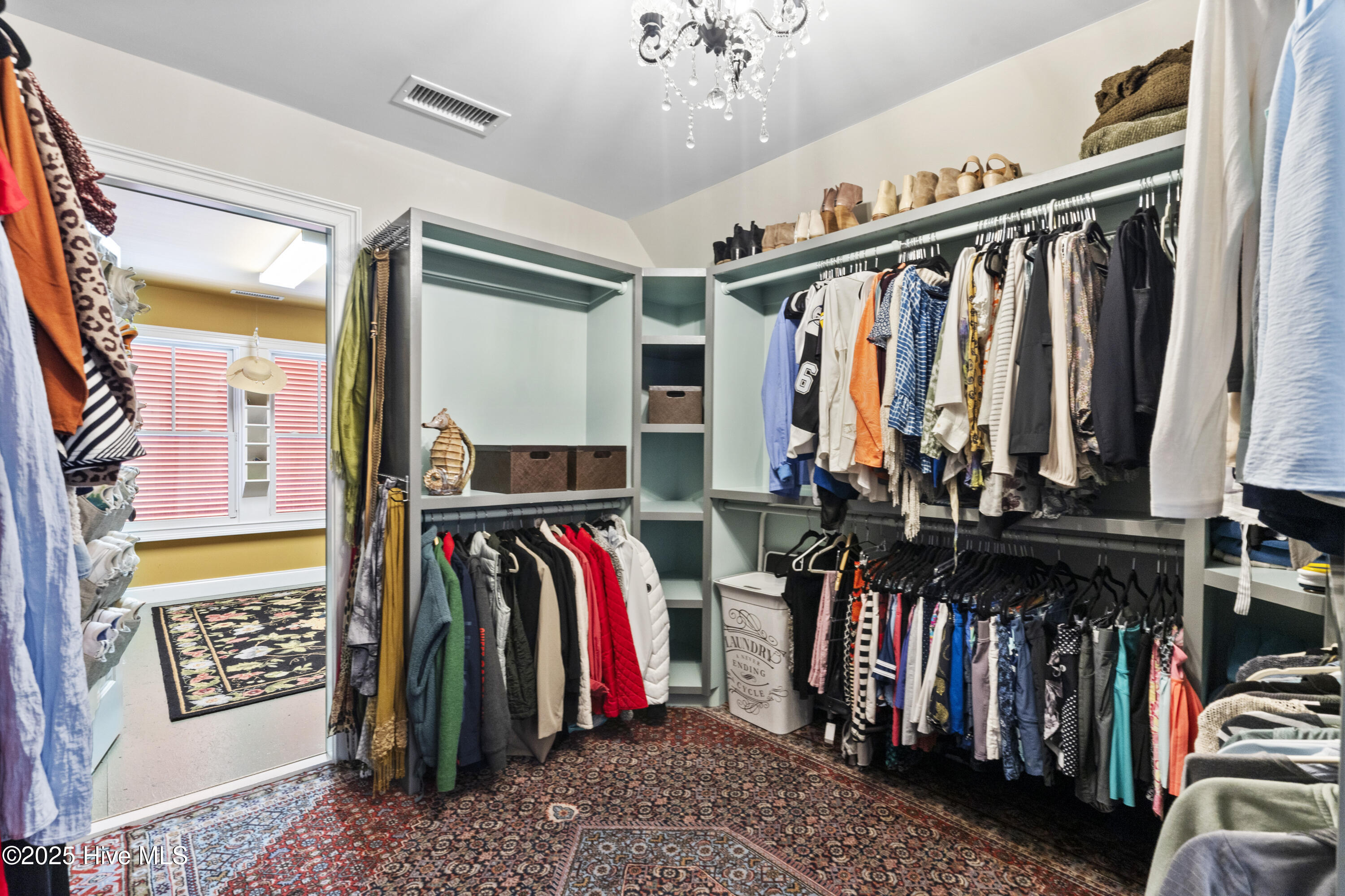 100498817 | Photo 43