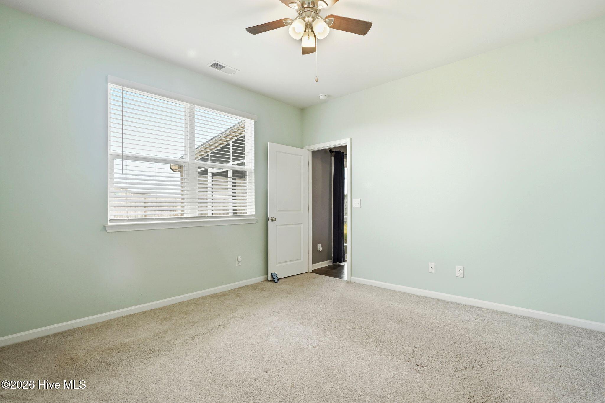 100562900 | Photo 16