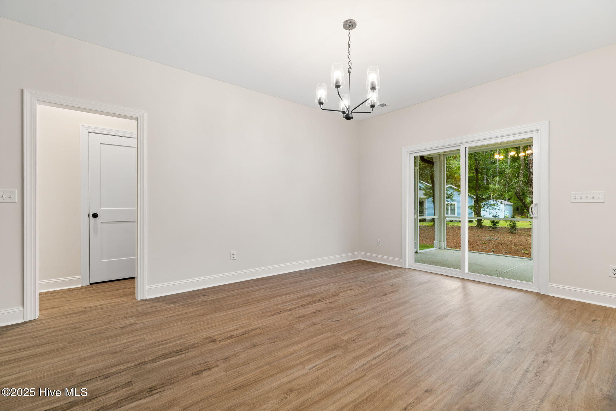 100552676 | Photo 23