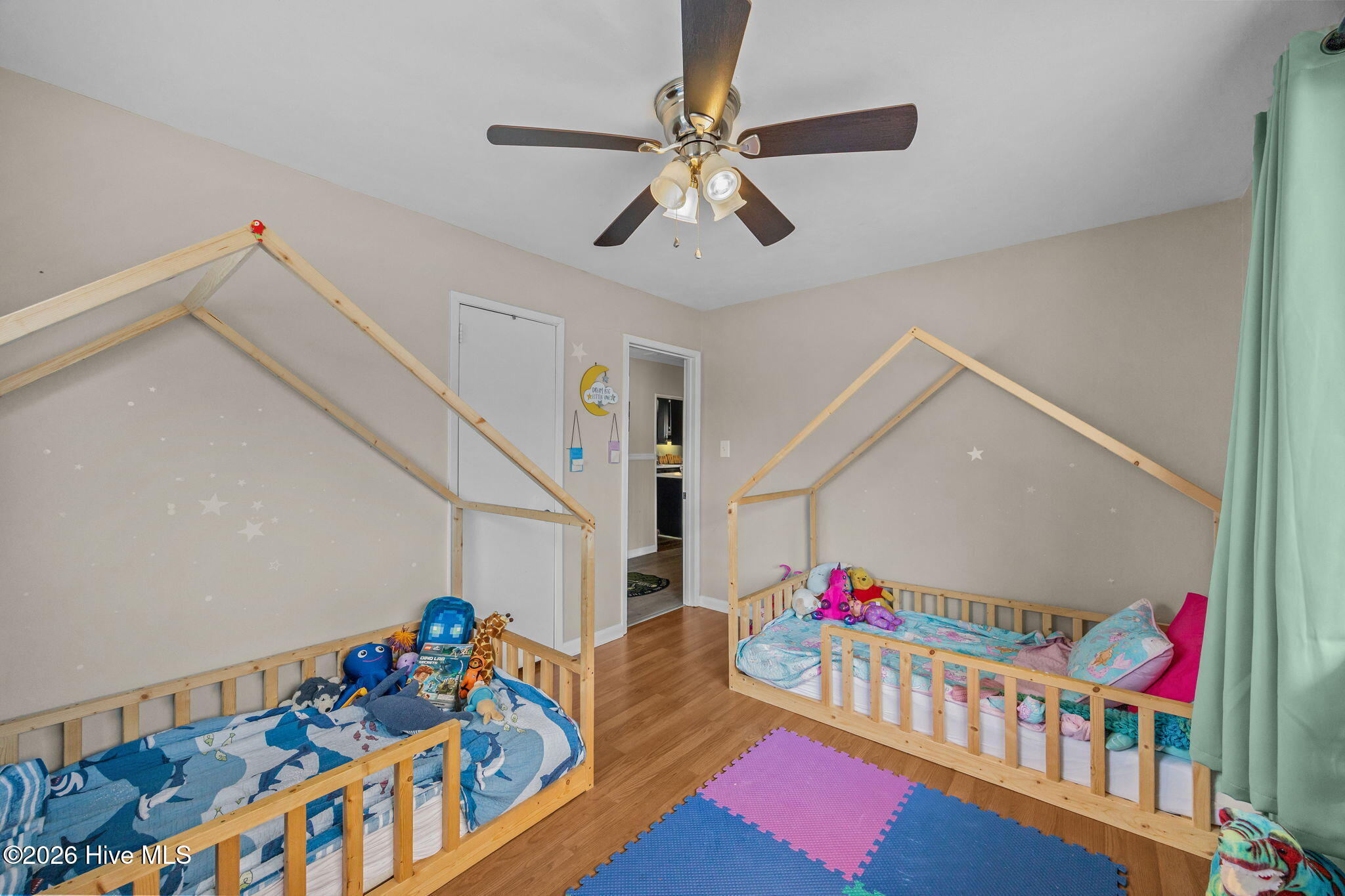 100555737 | Photo 32