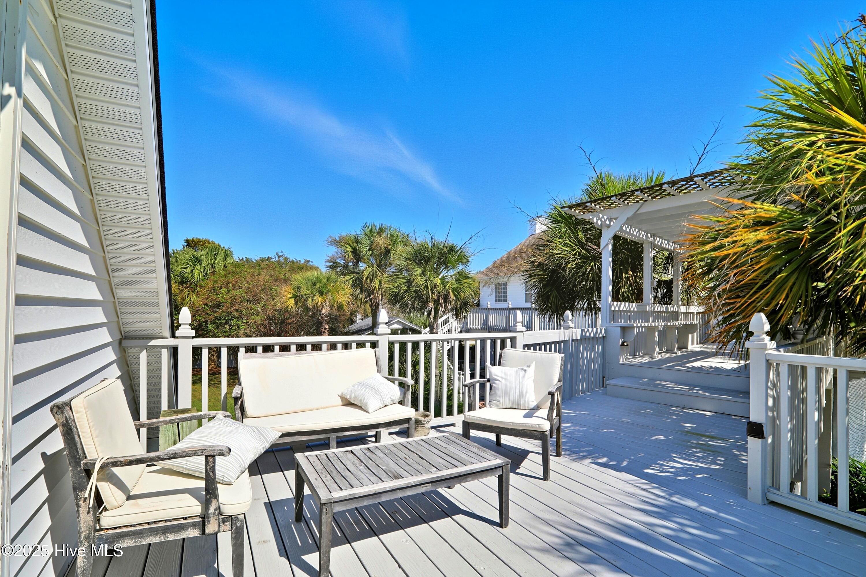 100532485 | Photo 41