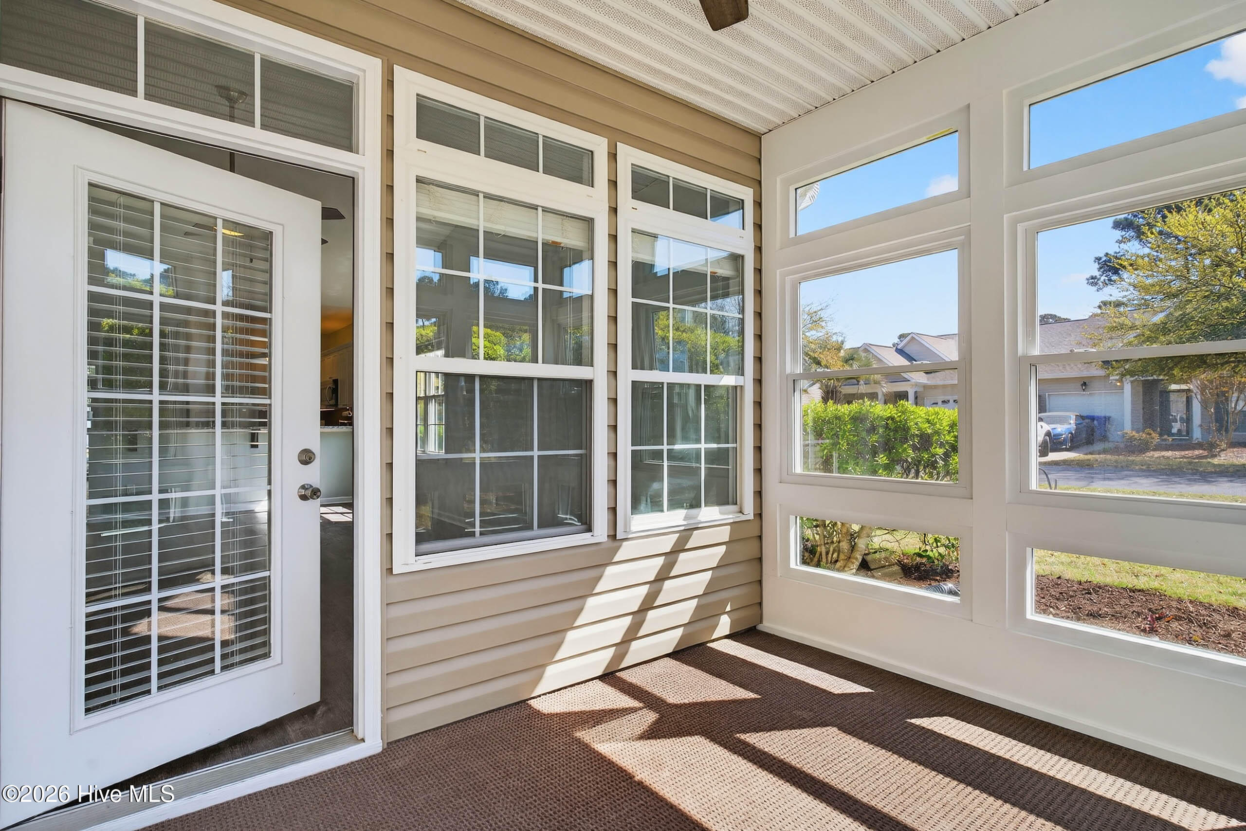 100564275 | Photo 33