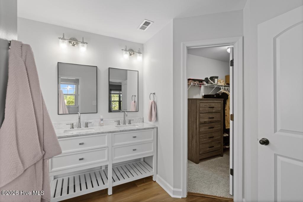 100561745 | Photo 34