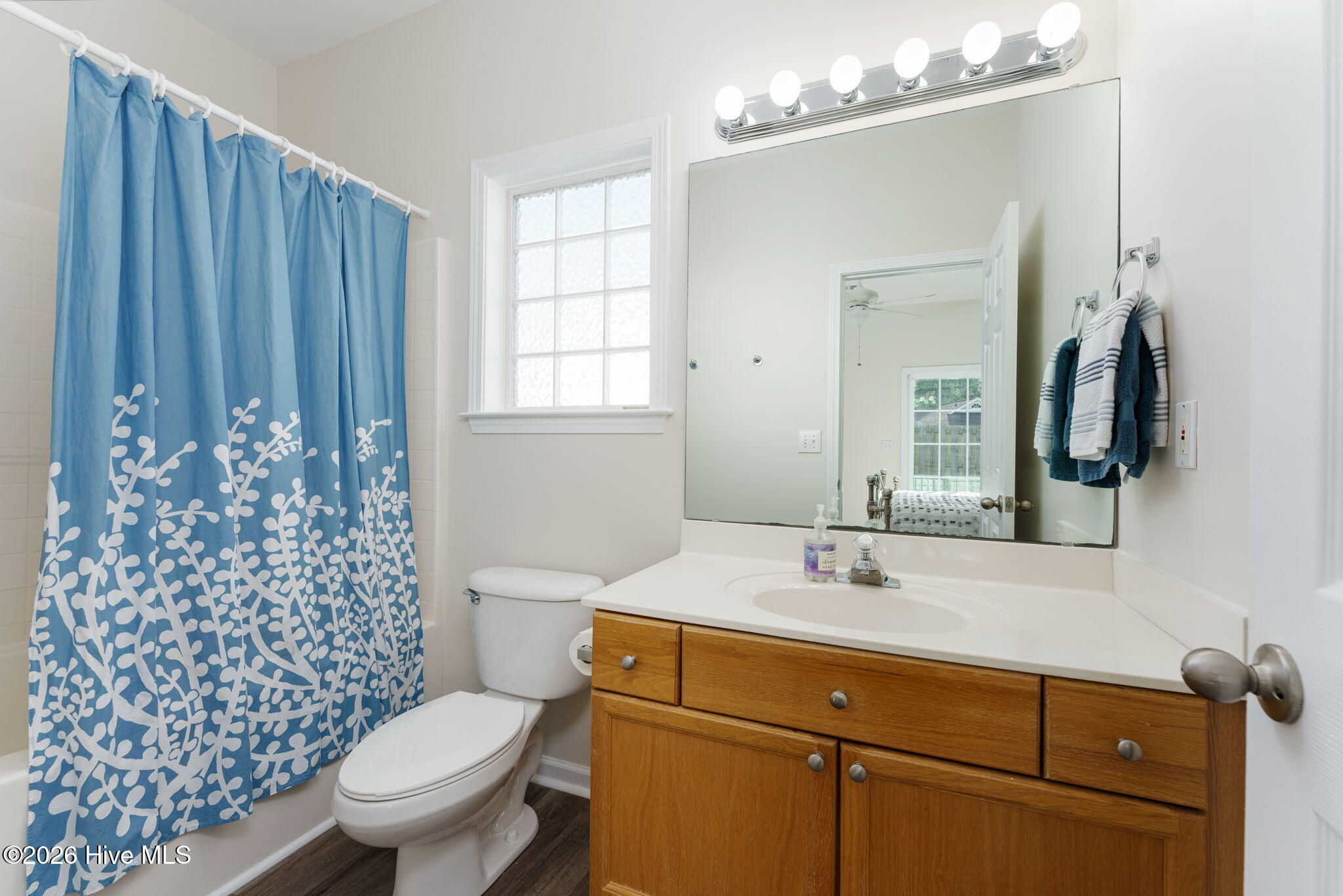 100563098 | Photo 19