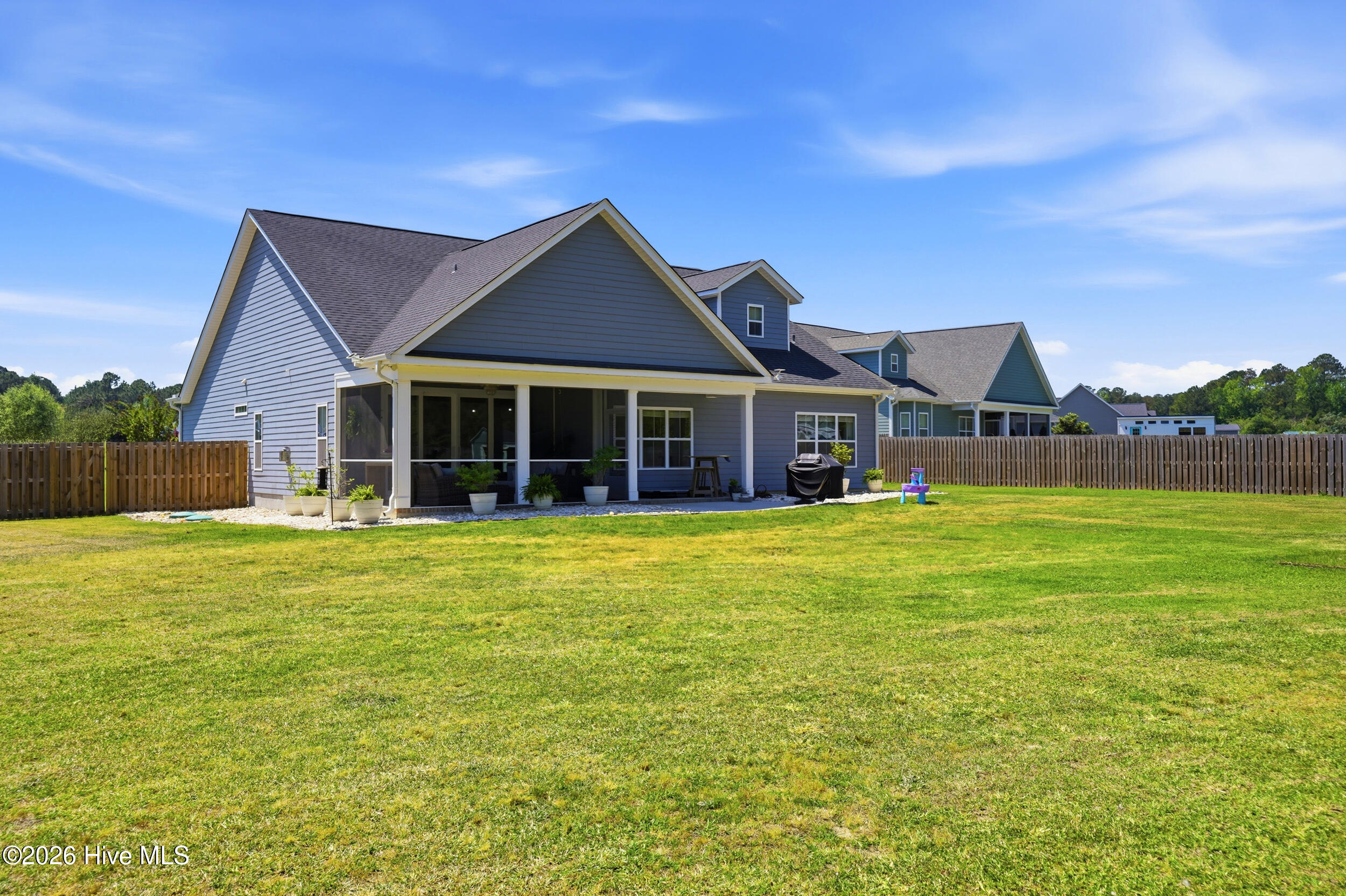 100569213 | Photo 43