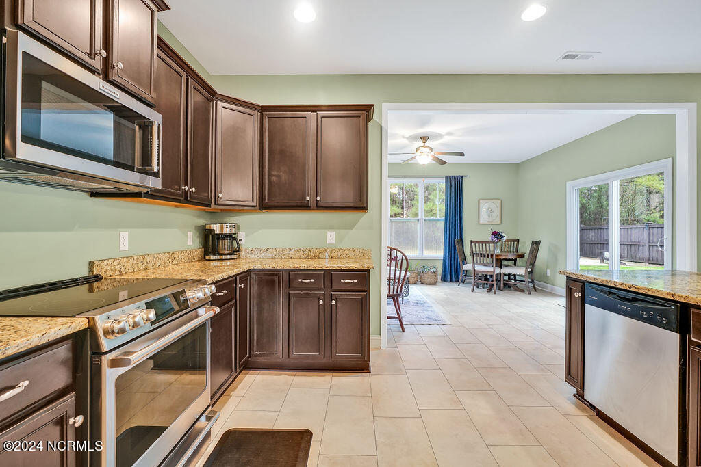 100565738 | Photo 16