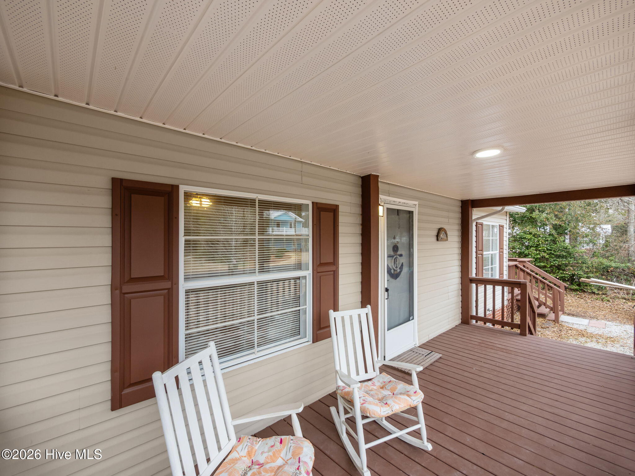 100548525 | Photo 36