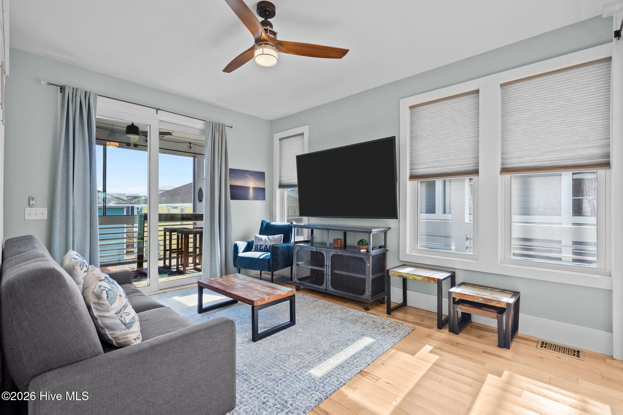 100552743 | Photo 33