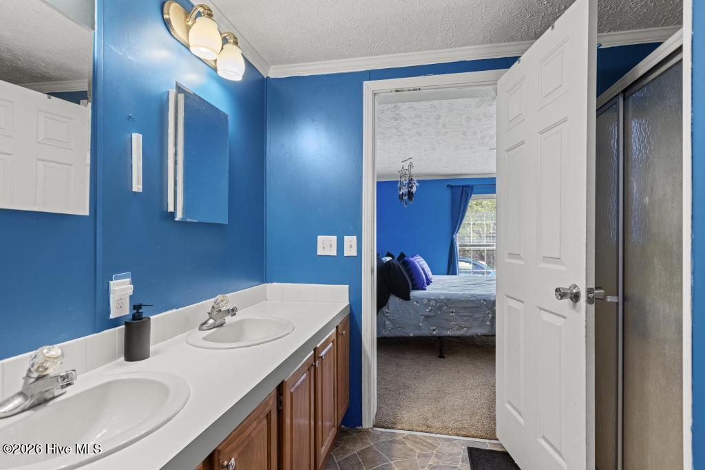 100570291 | Photo 25