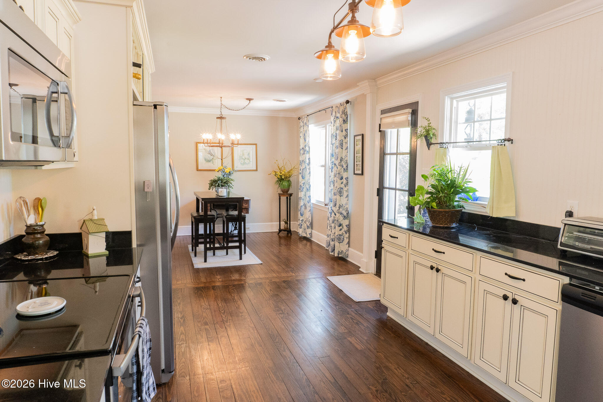 100567378 | Photo 27