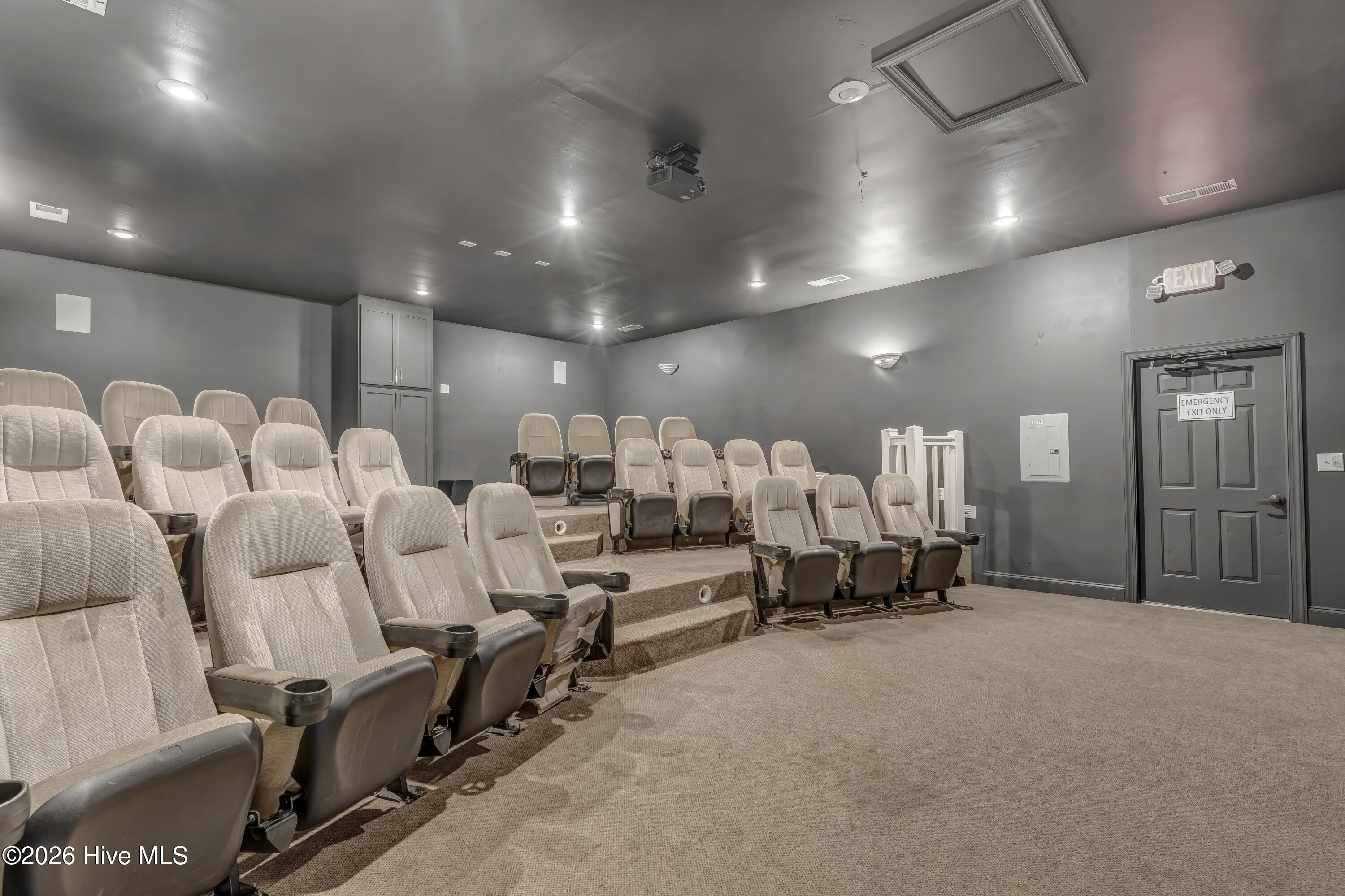 100549399 | Photo 29