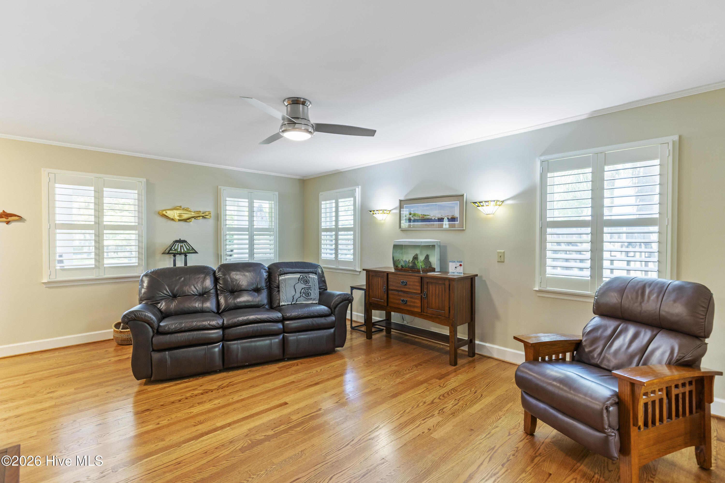 100569579 | Photo 37