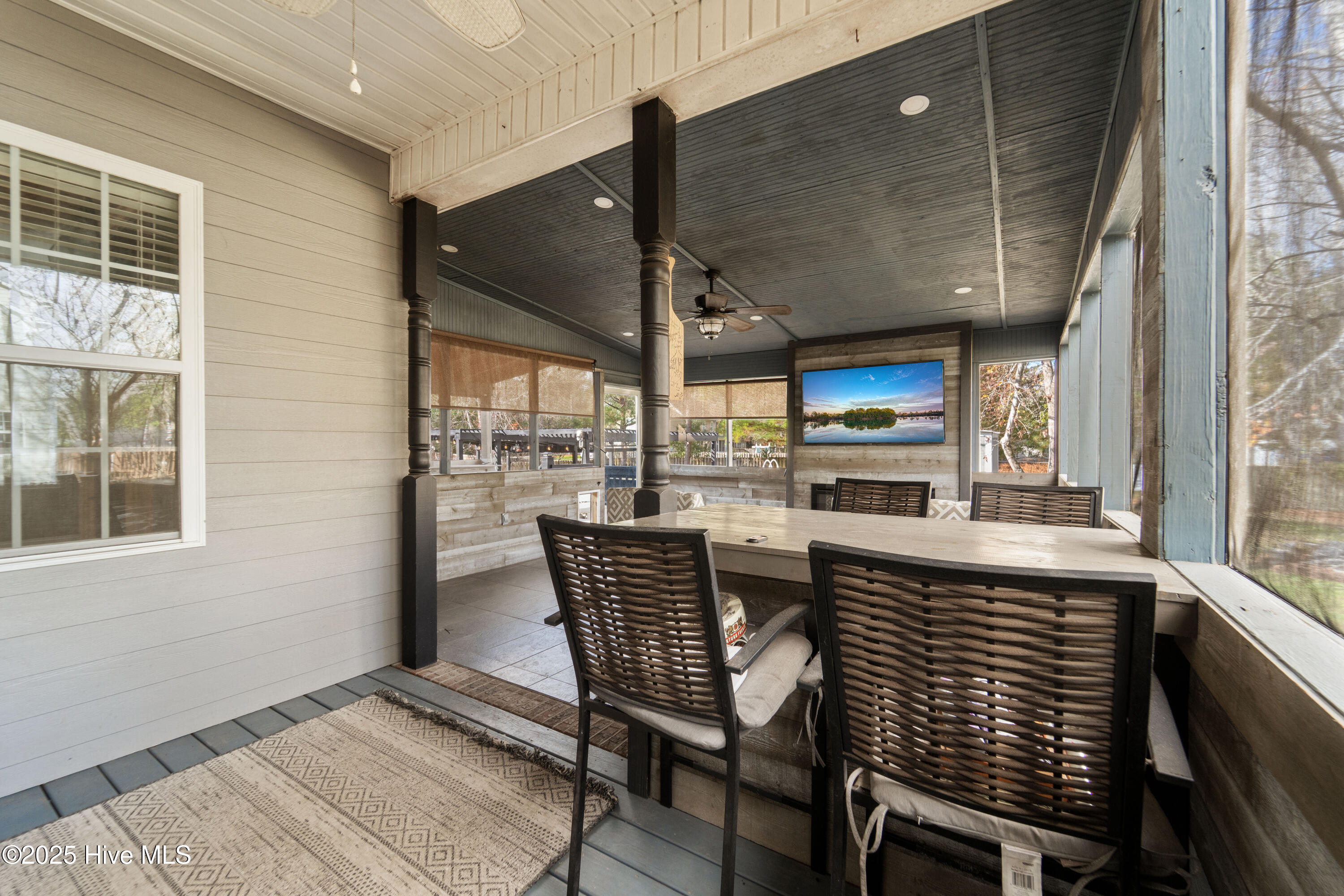 100544127 | Photo 64