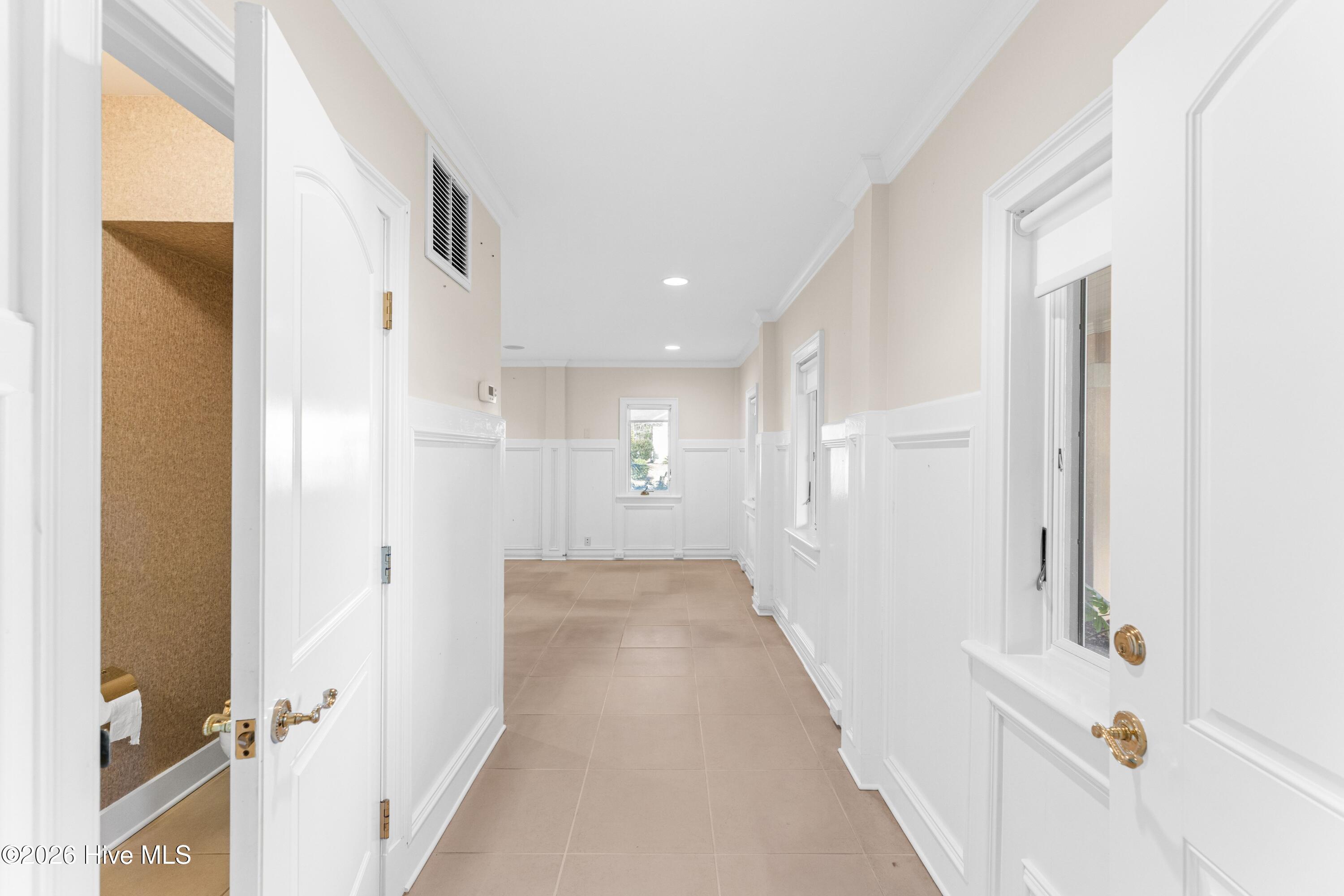 100557099 | Photo 43