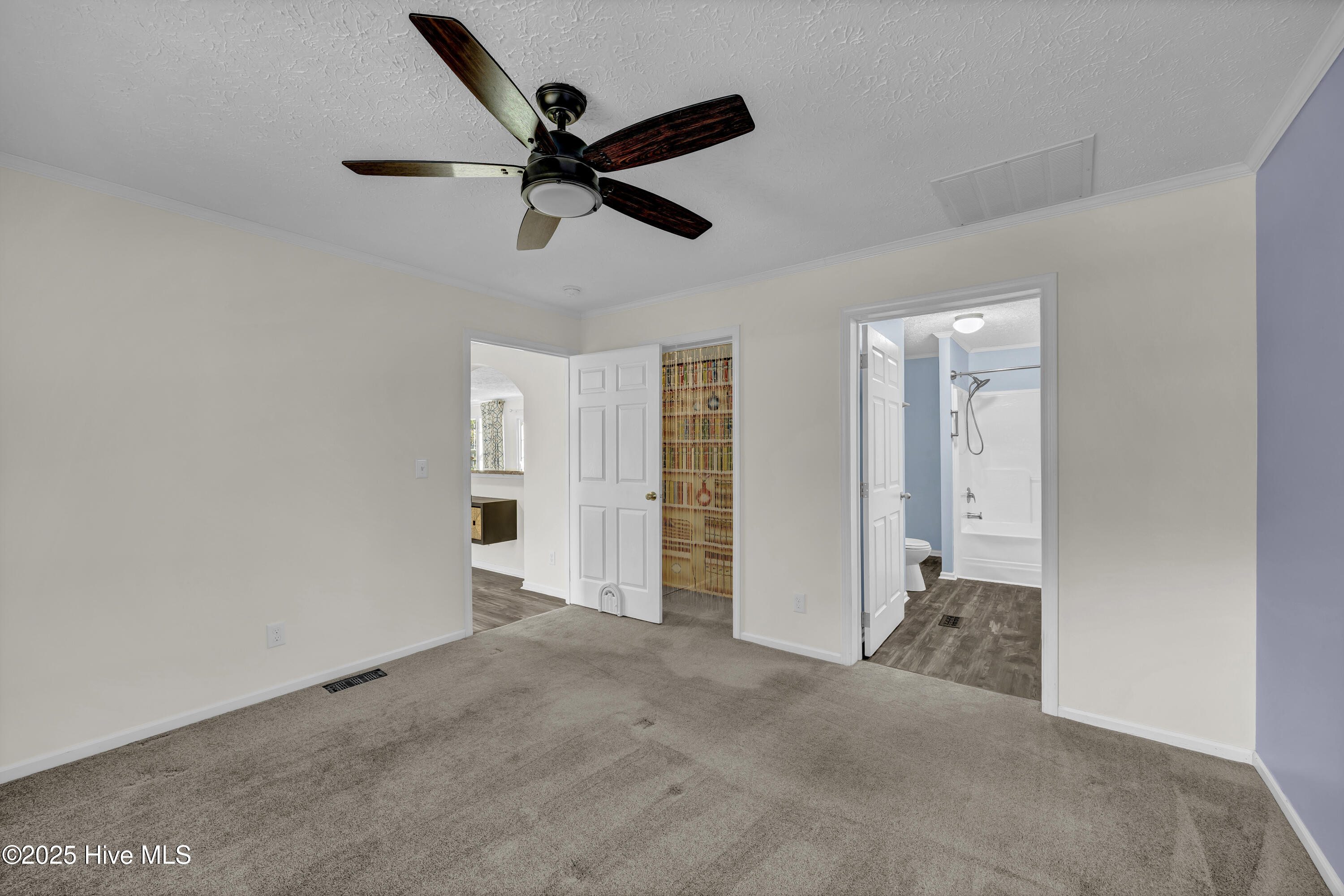 100540891 | Photo 14