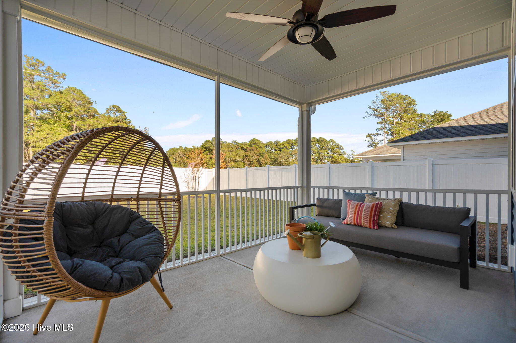 100522171 | Photo 40