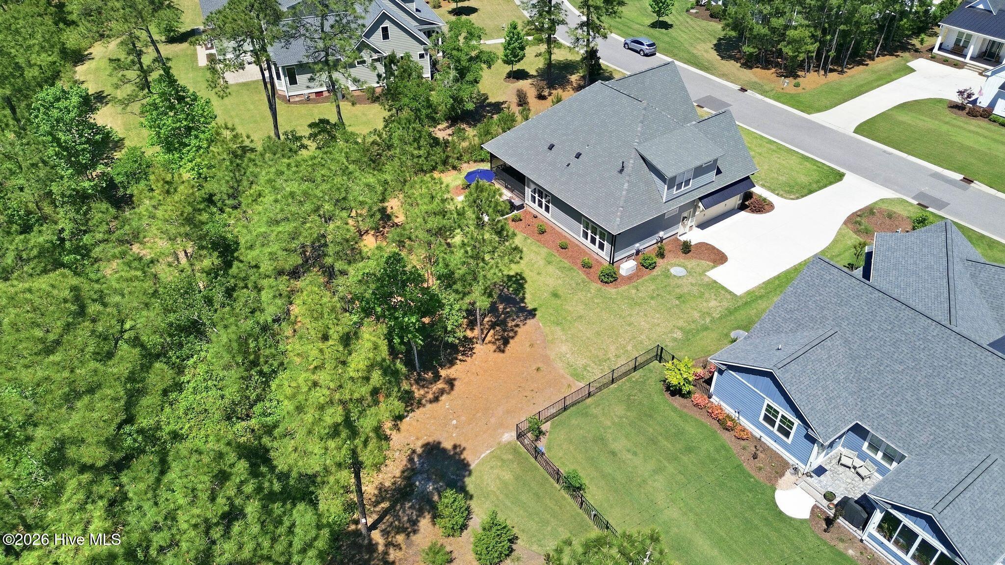 100569004 | Photo 78