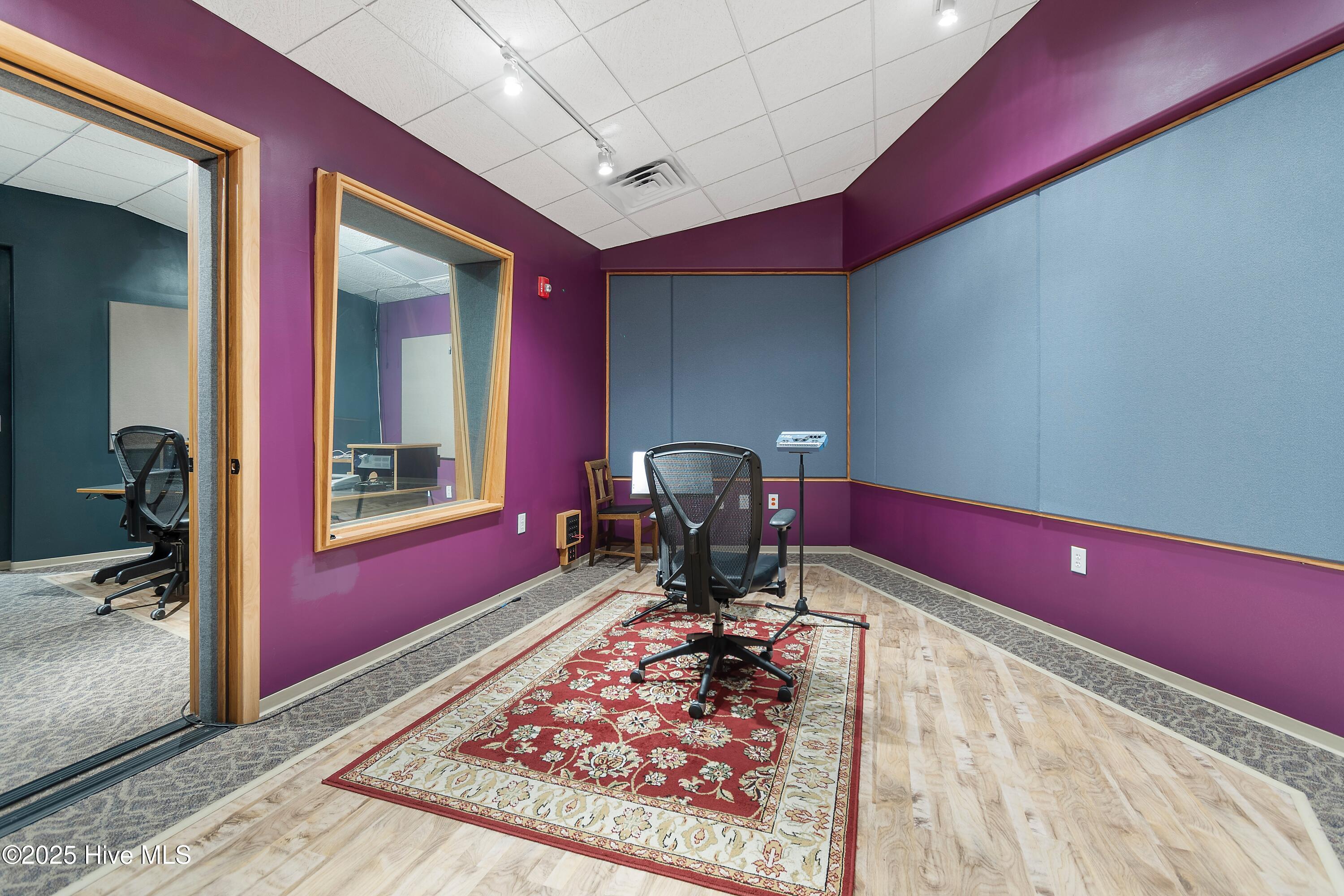 100491717 | Photo 81