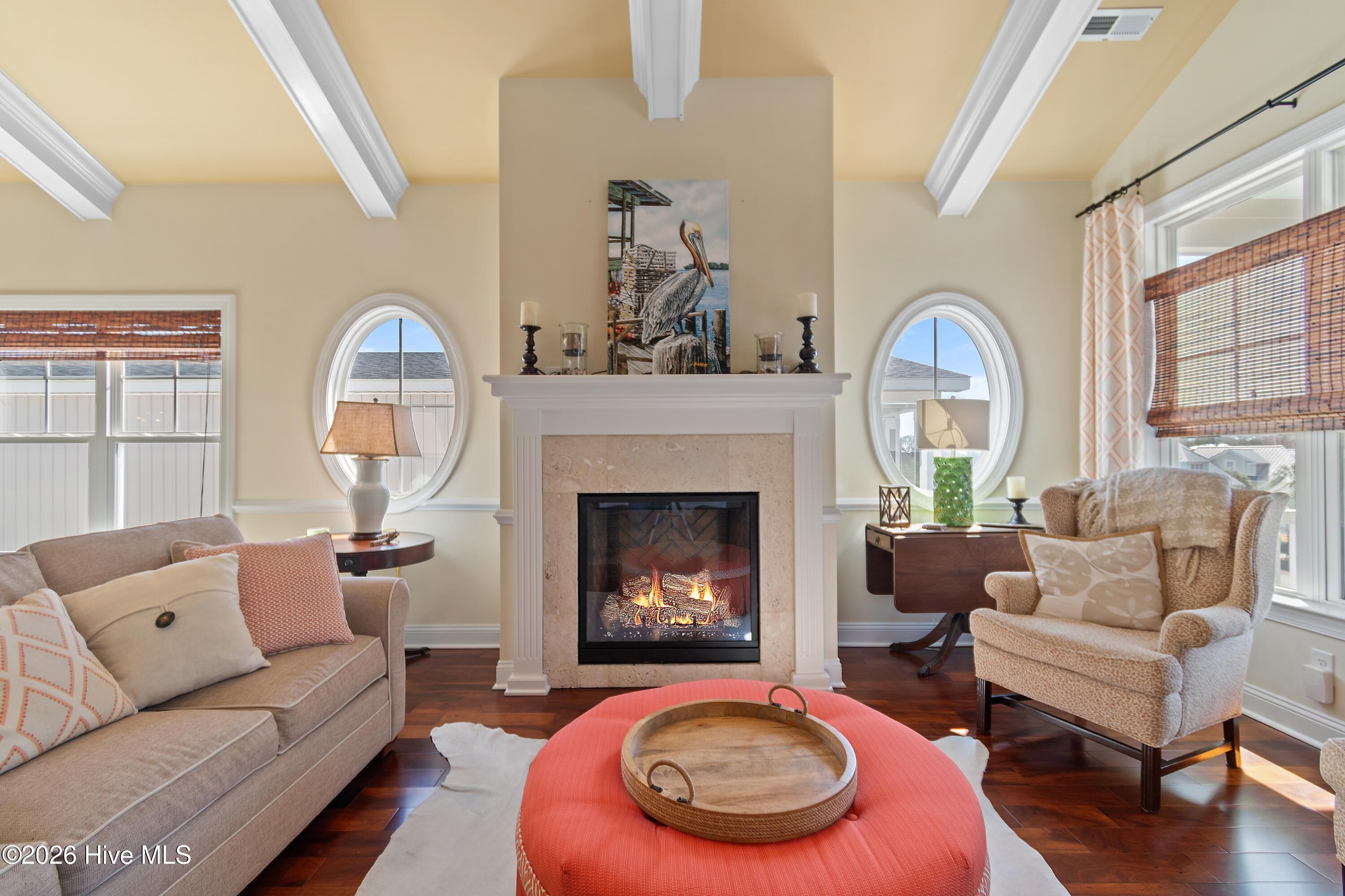 100558702 | Photo 19