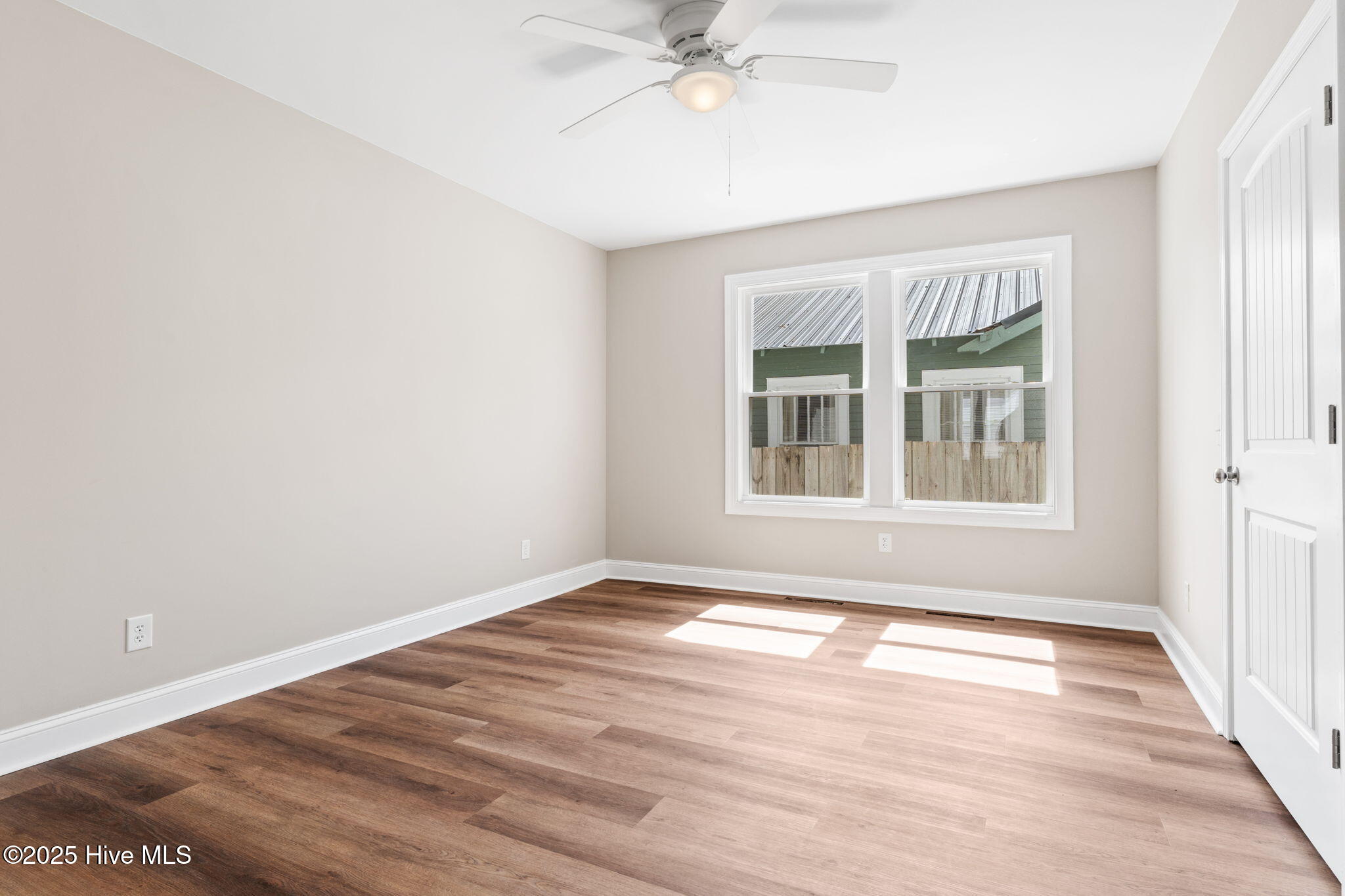 100533933 | Photo 18