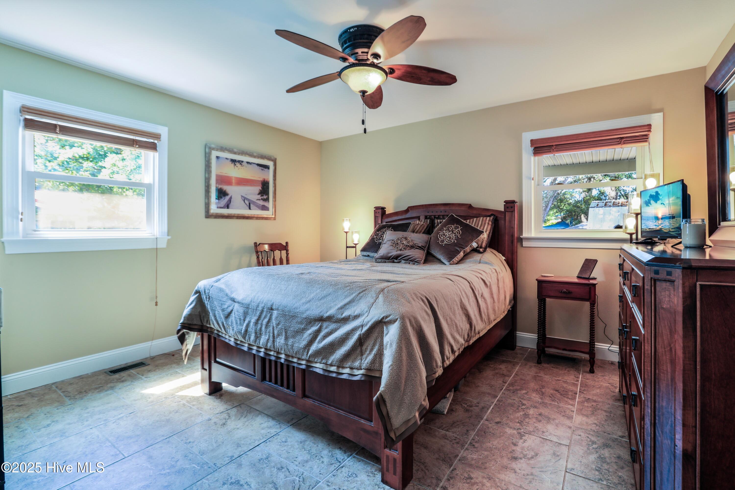 100513124 | Photo 22