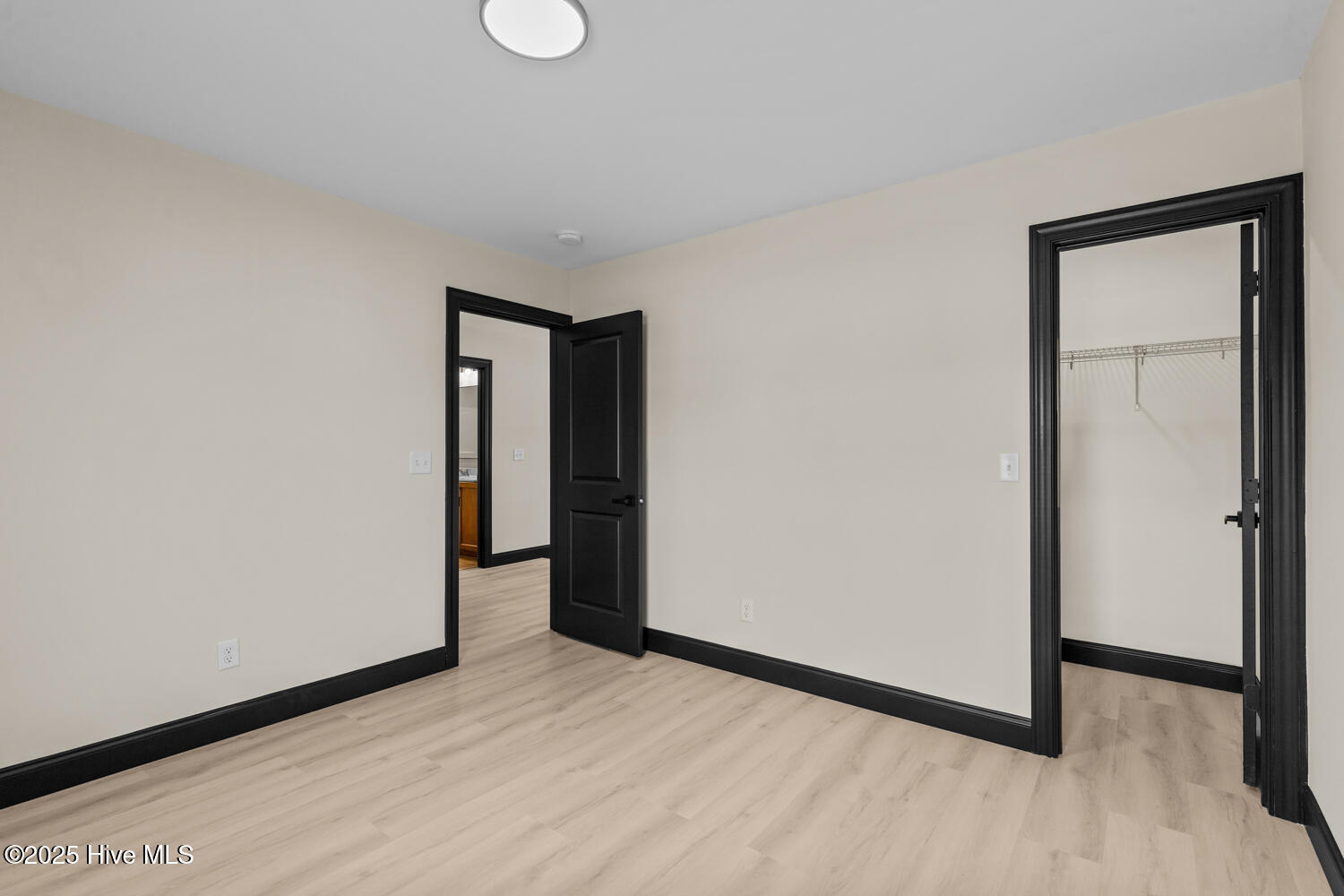 100536323 | Photo 39