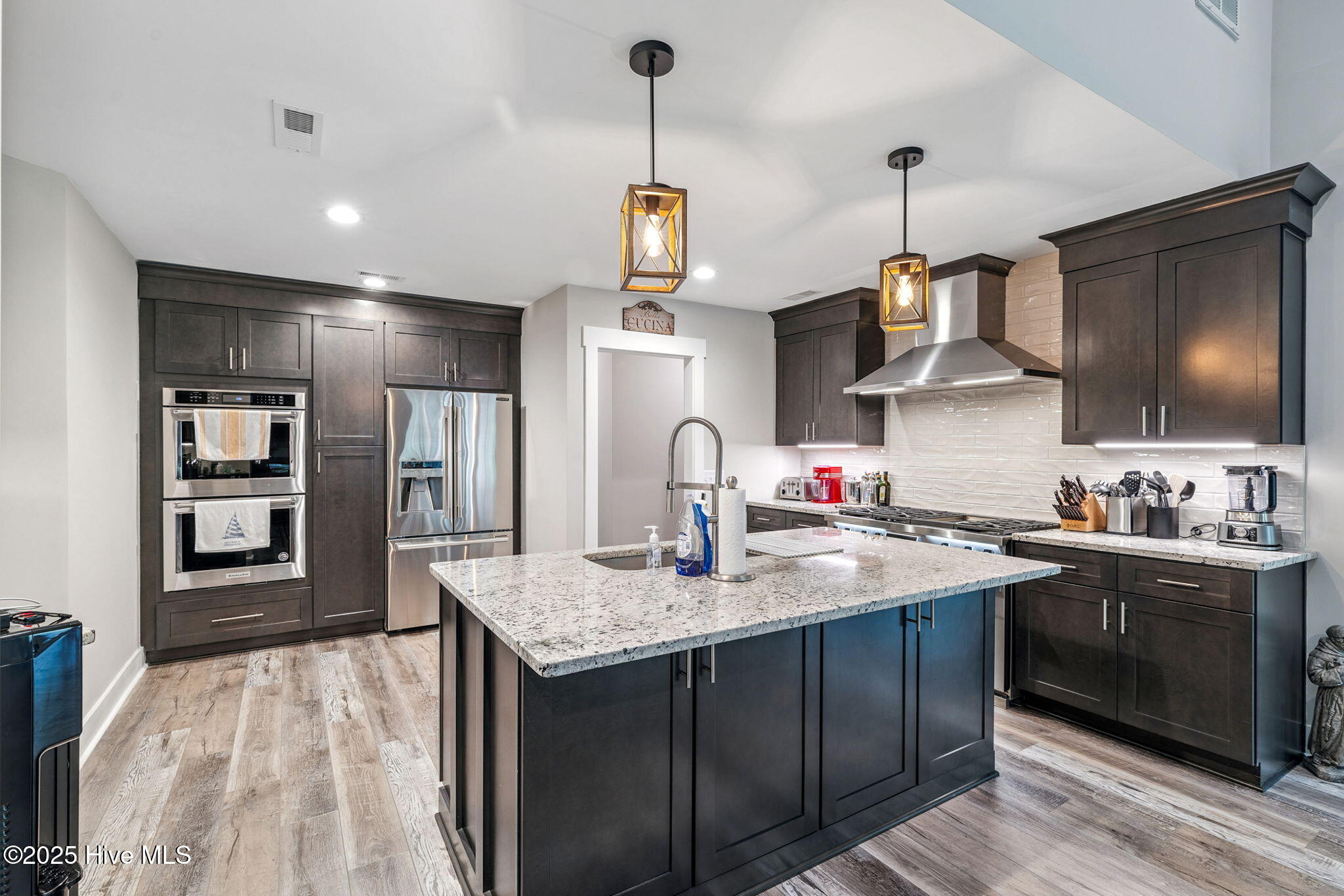 100520398 | Photo 13