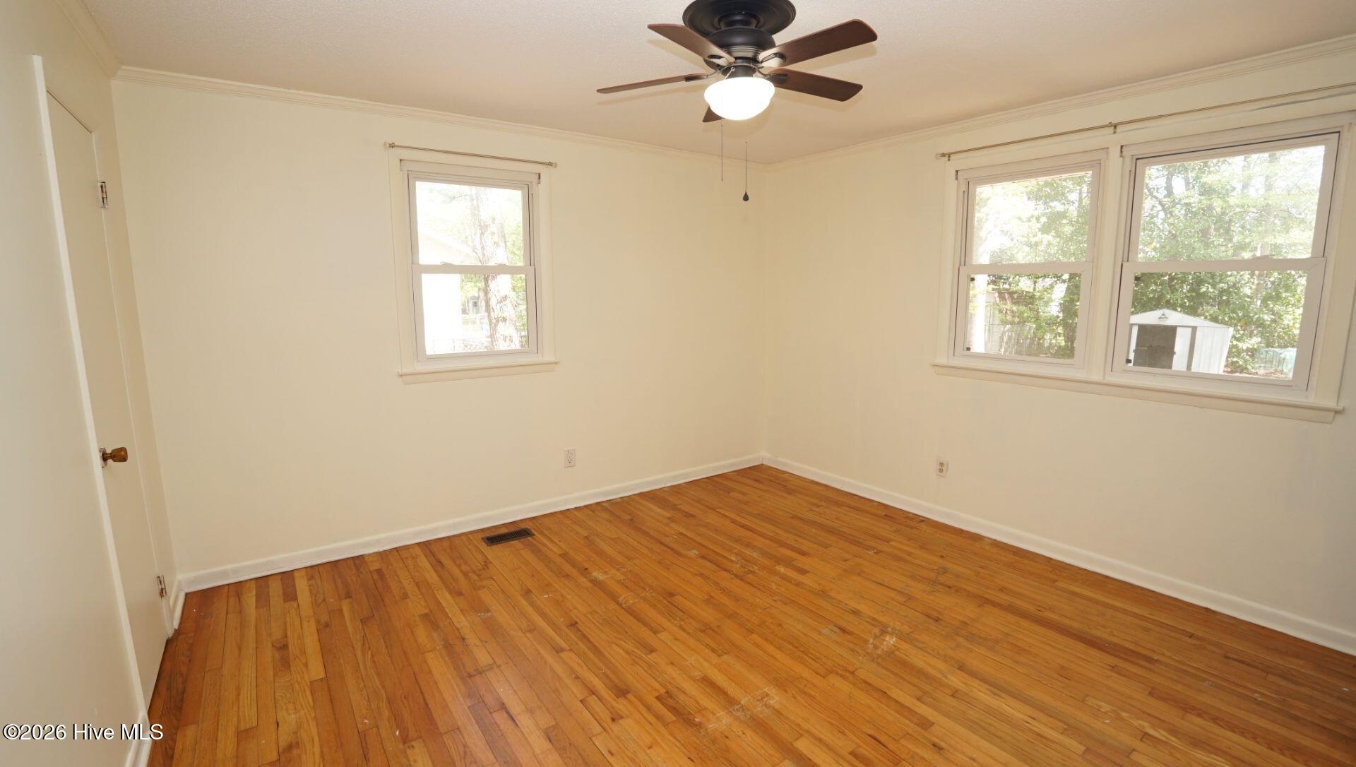 100566833 | Photo 21