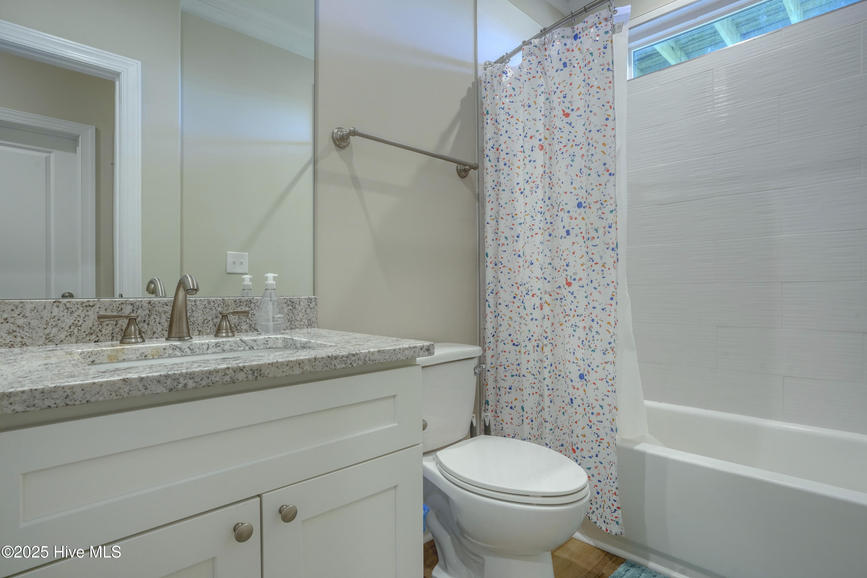 100510415 | Photo 40