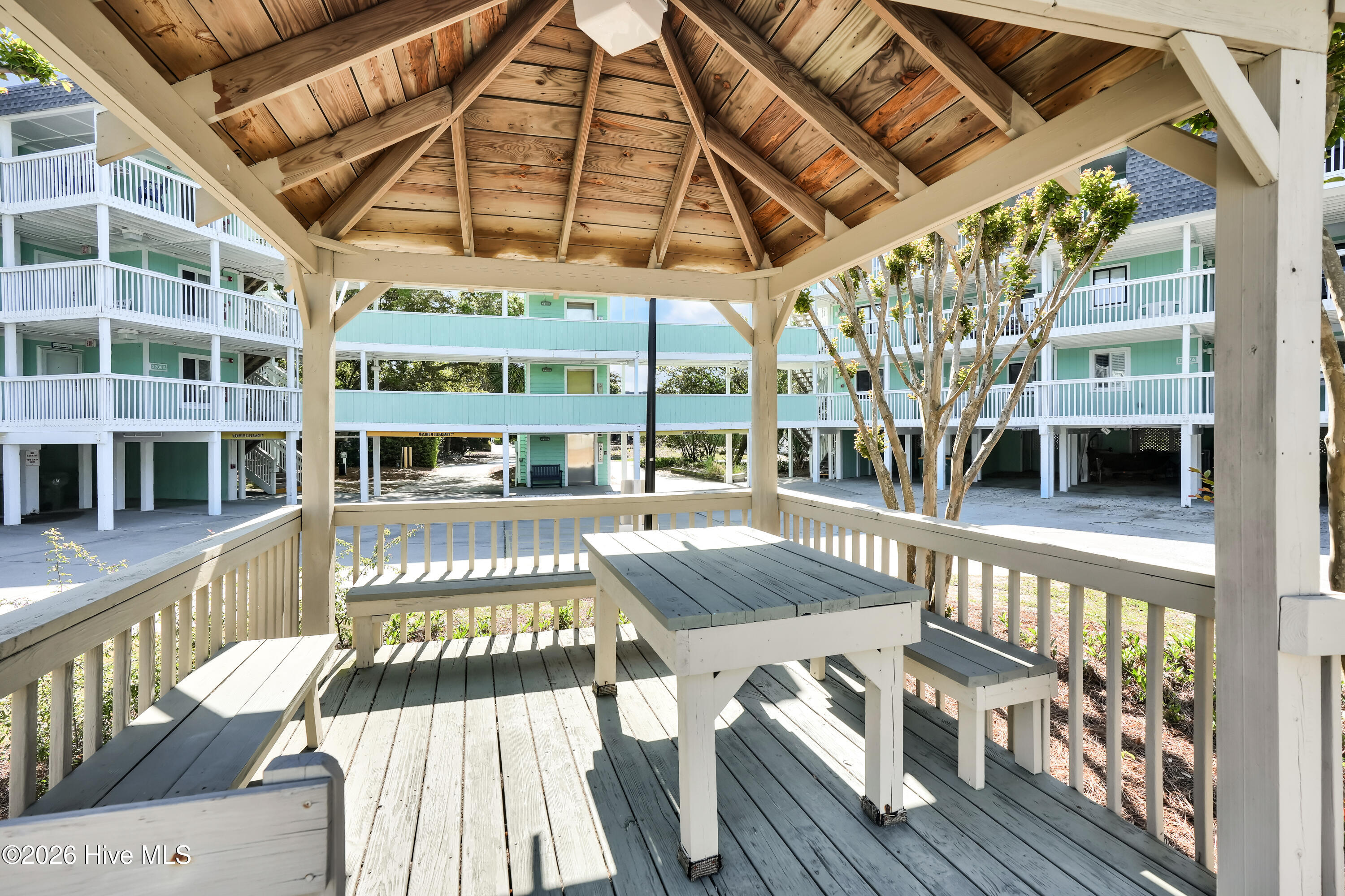 100568340 | Photo 33