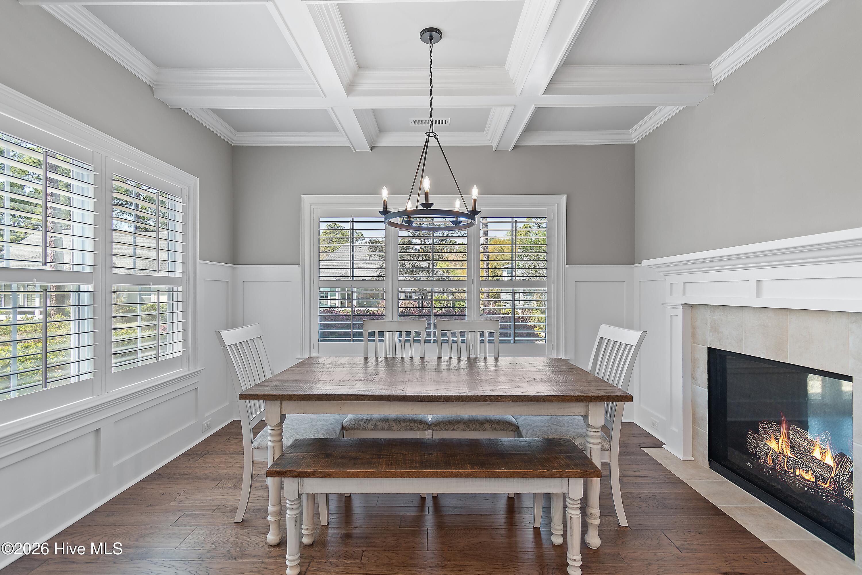 100564386 | Photo 25