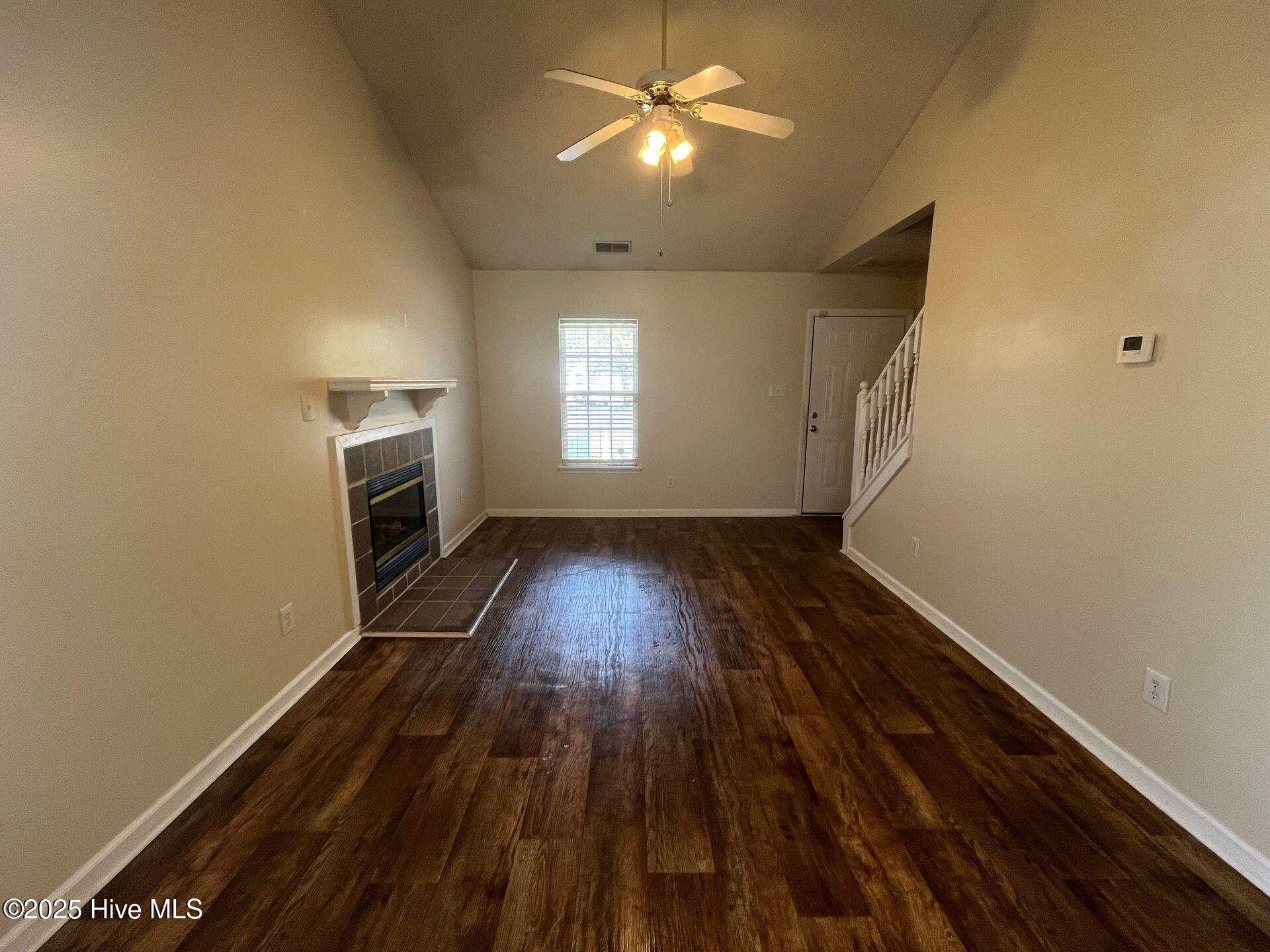 100569102 | Photo 11