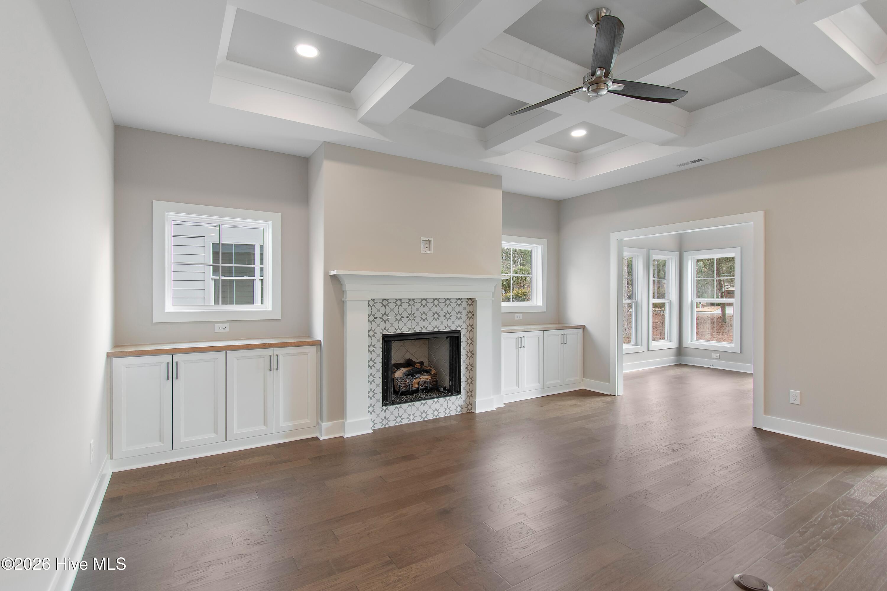 100533287 | Photo 46