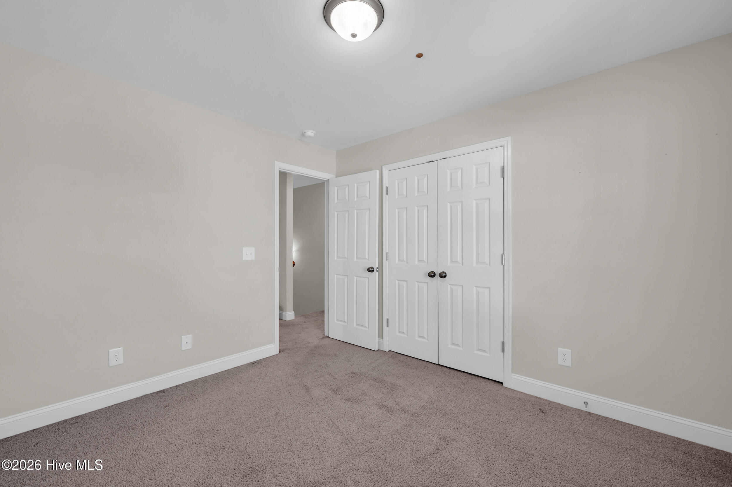 100542089 | Photo 28