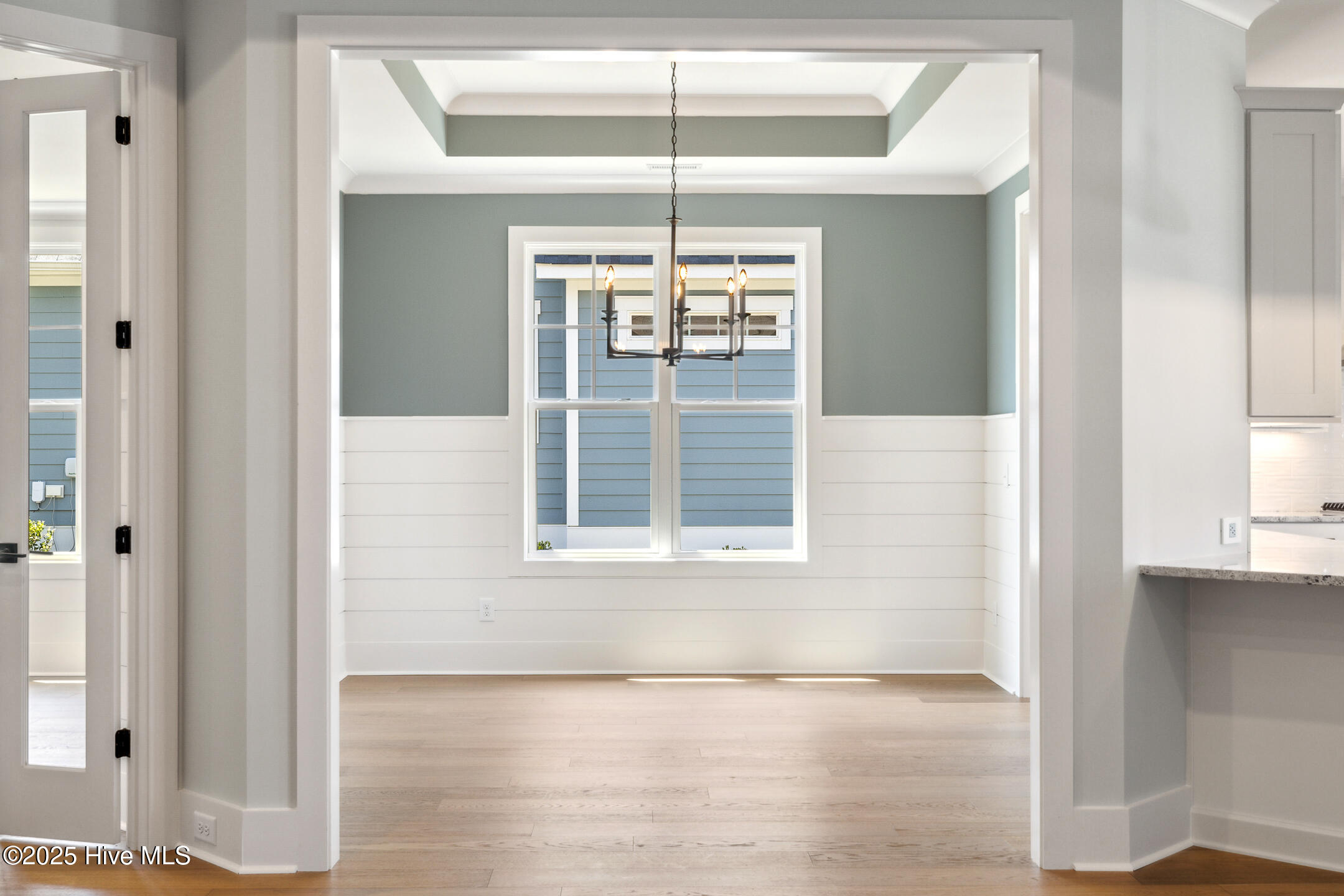 100461244 | Photo 23