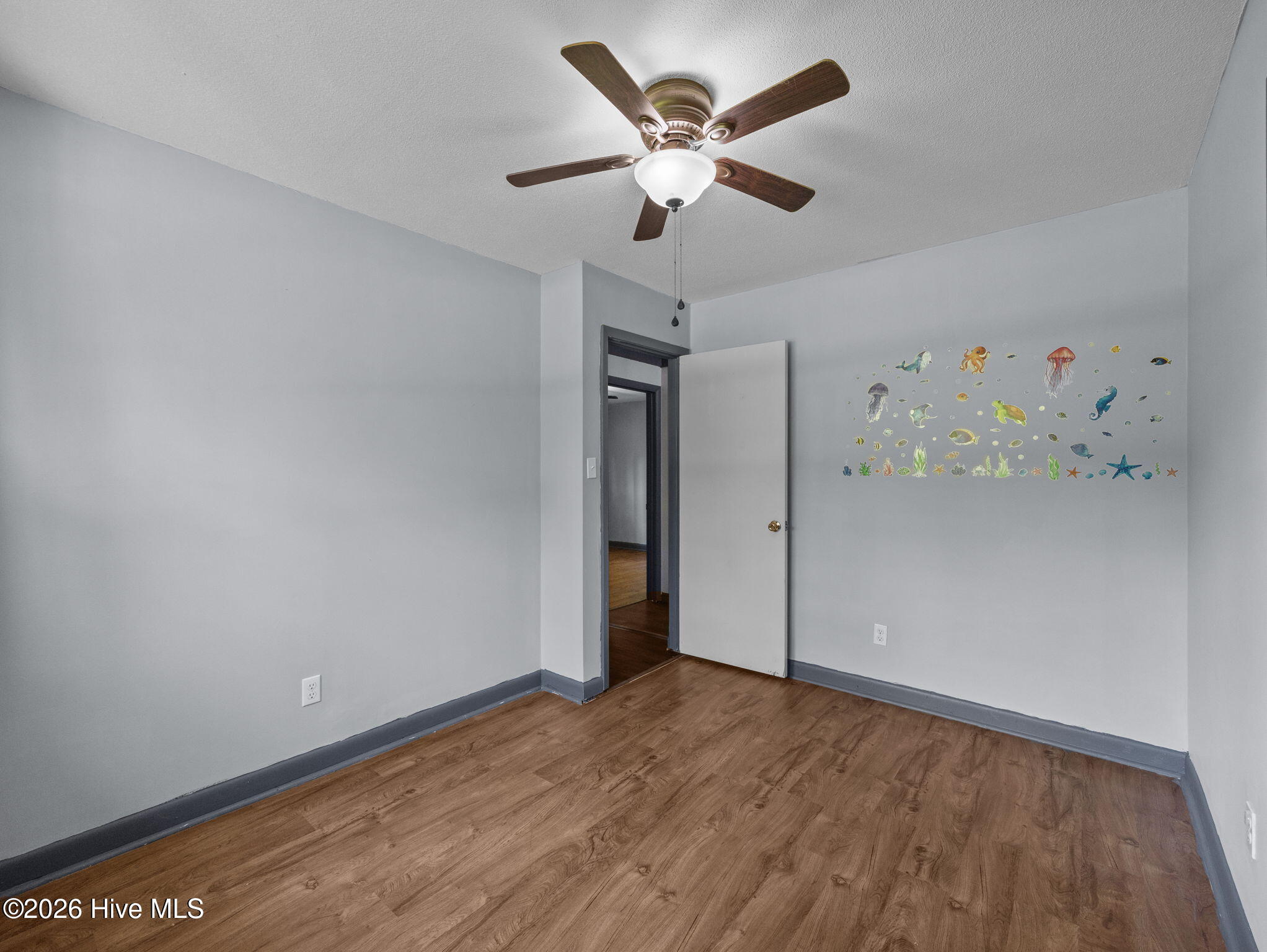 100568066 | Photo 16