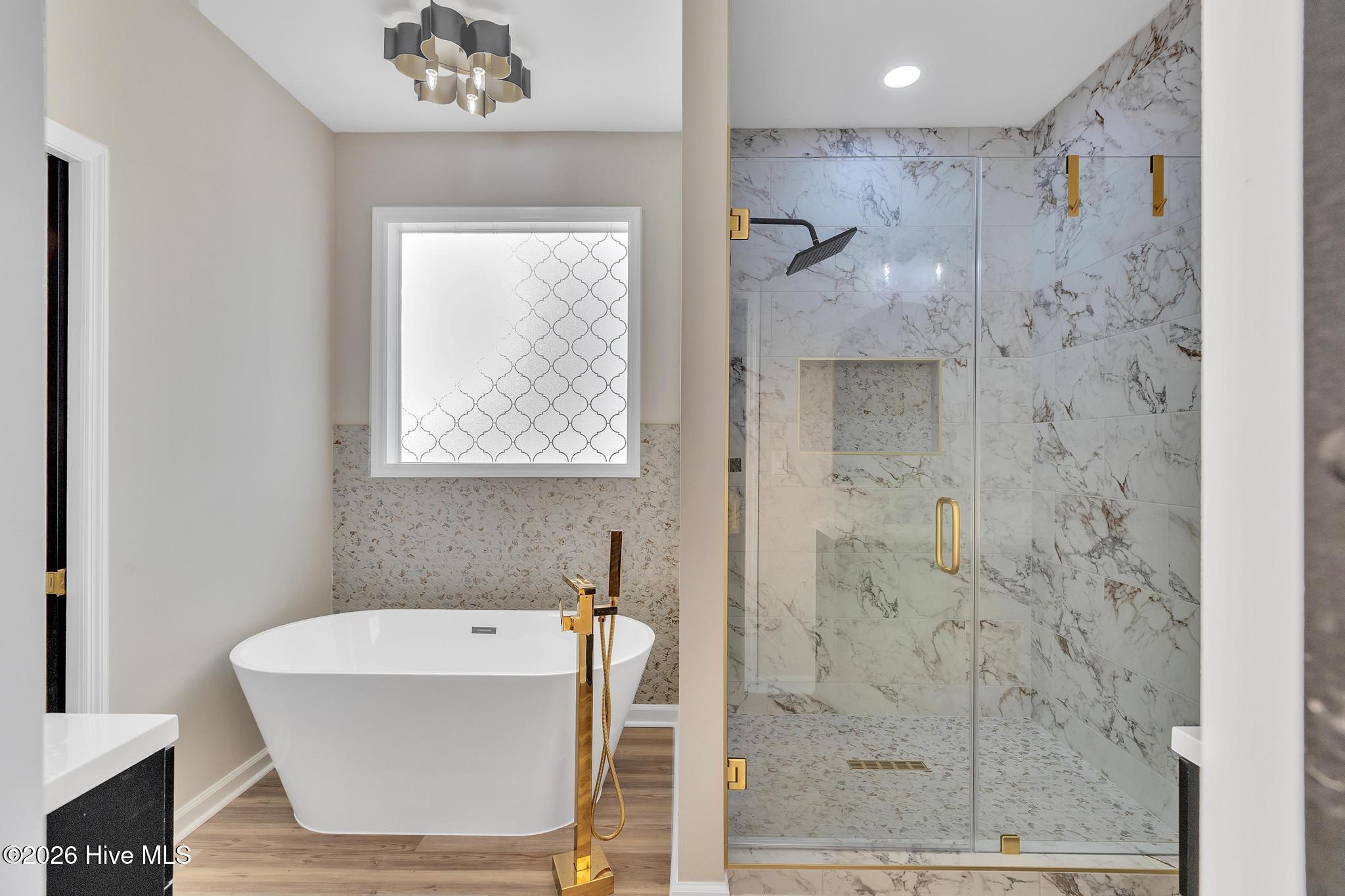 100552595 | Photo 28