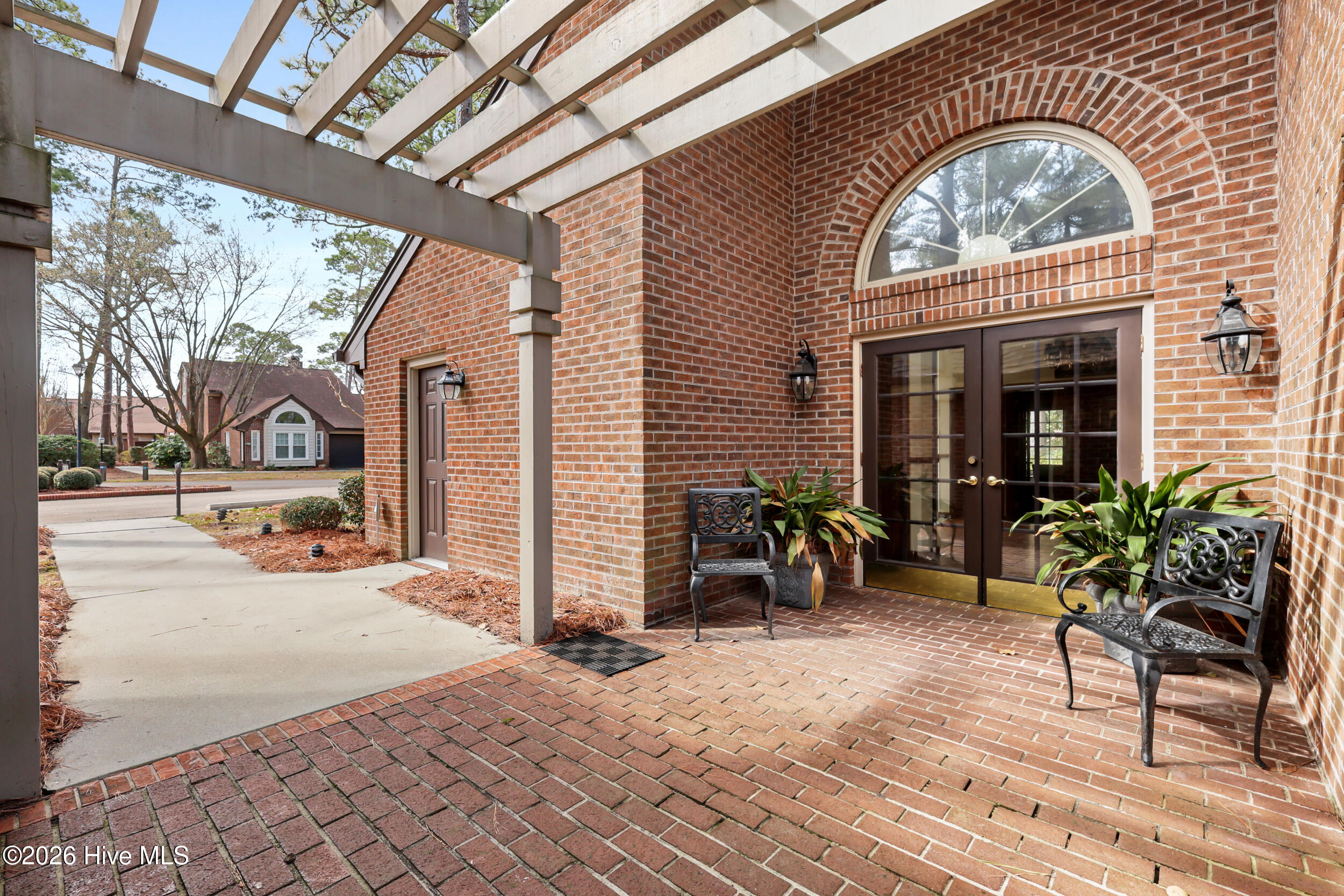 100557984 | Photo 37