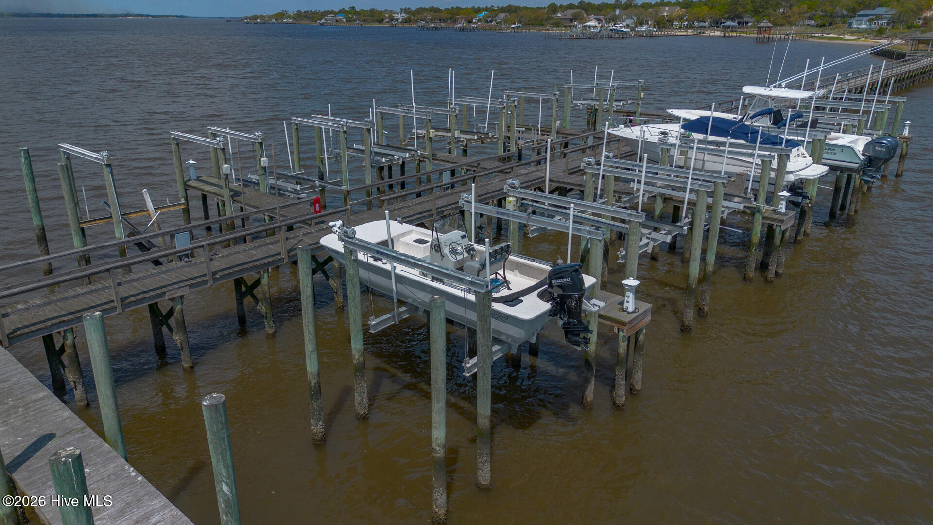 100553549 | Photo 96