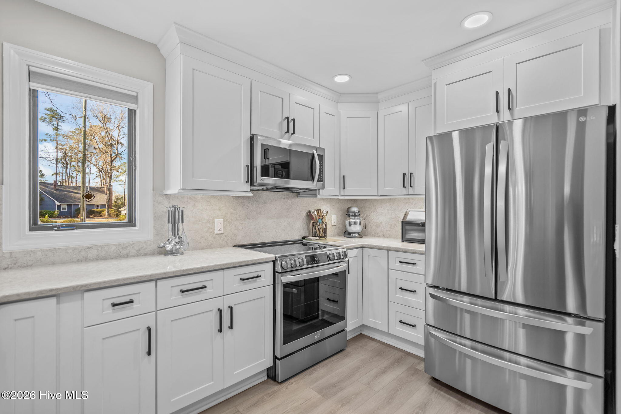 100557388 | Photo 11