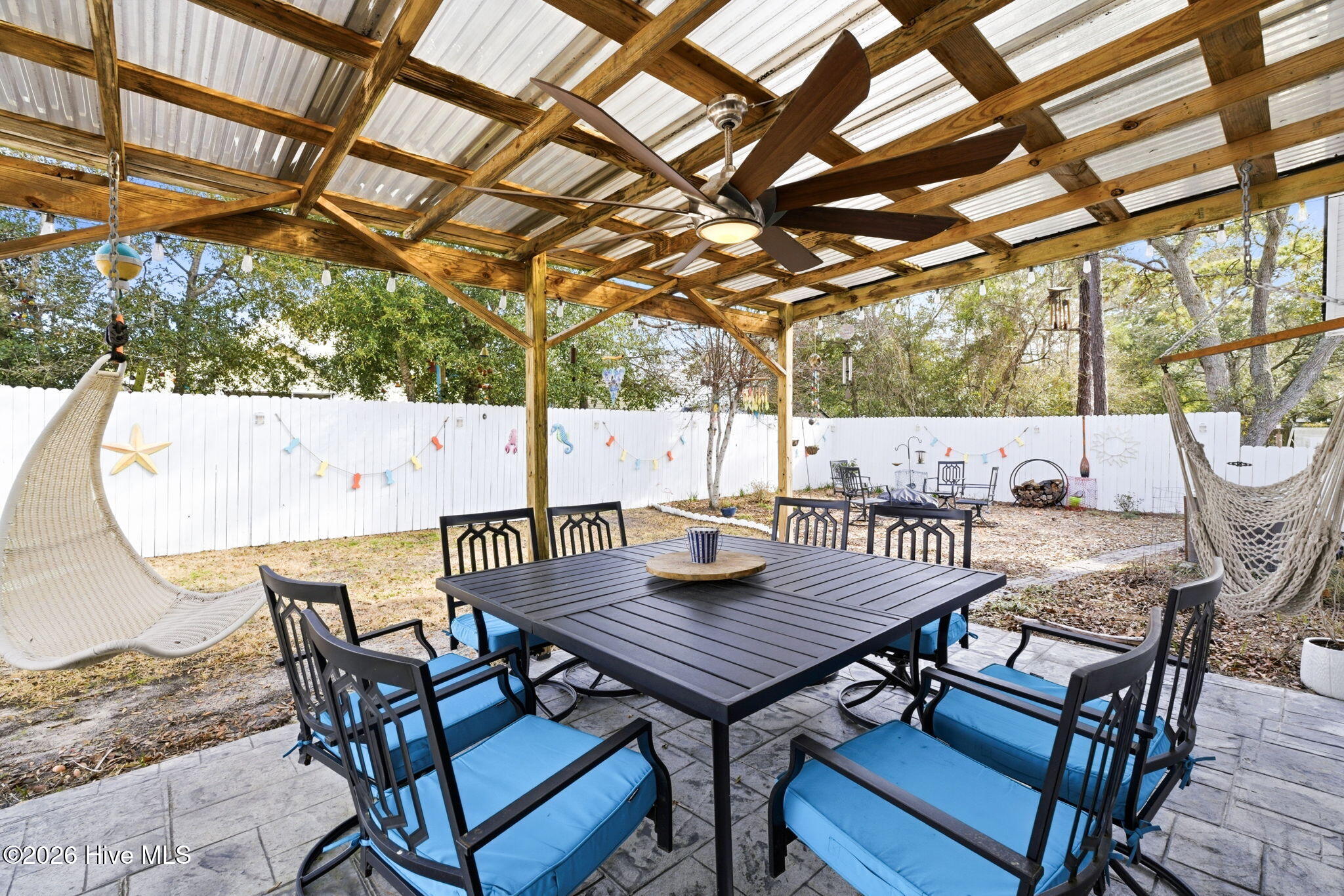 100560185 | Photo 29