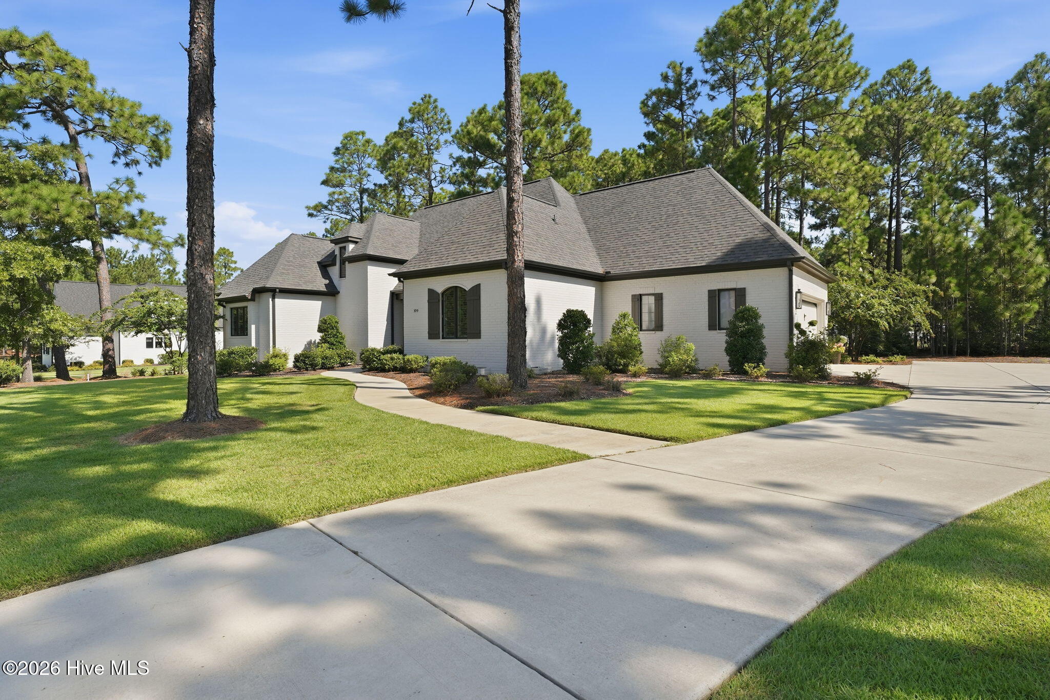 Photo 5 of Single family home for sale at 109 Chanticleer Dr, Pinehurst, NC 28374 | MLS# 100601313 | Listing updated on 2026-09-04