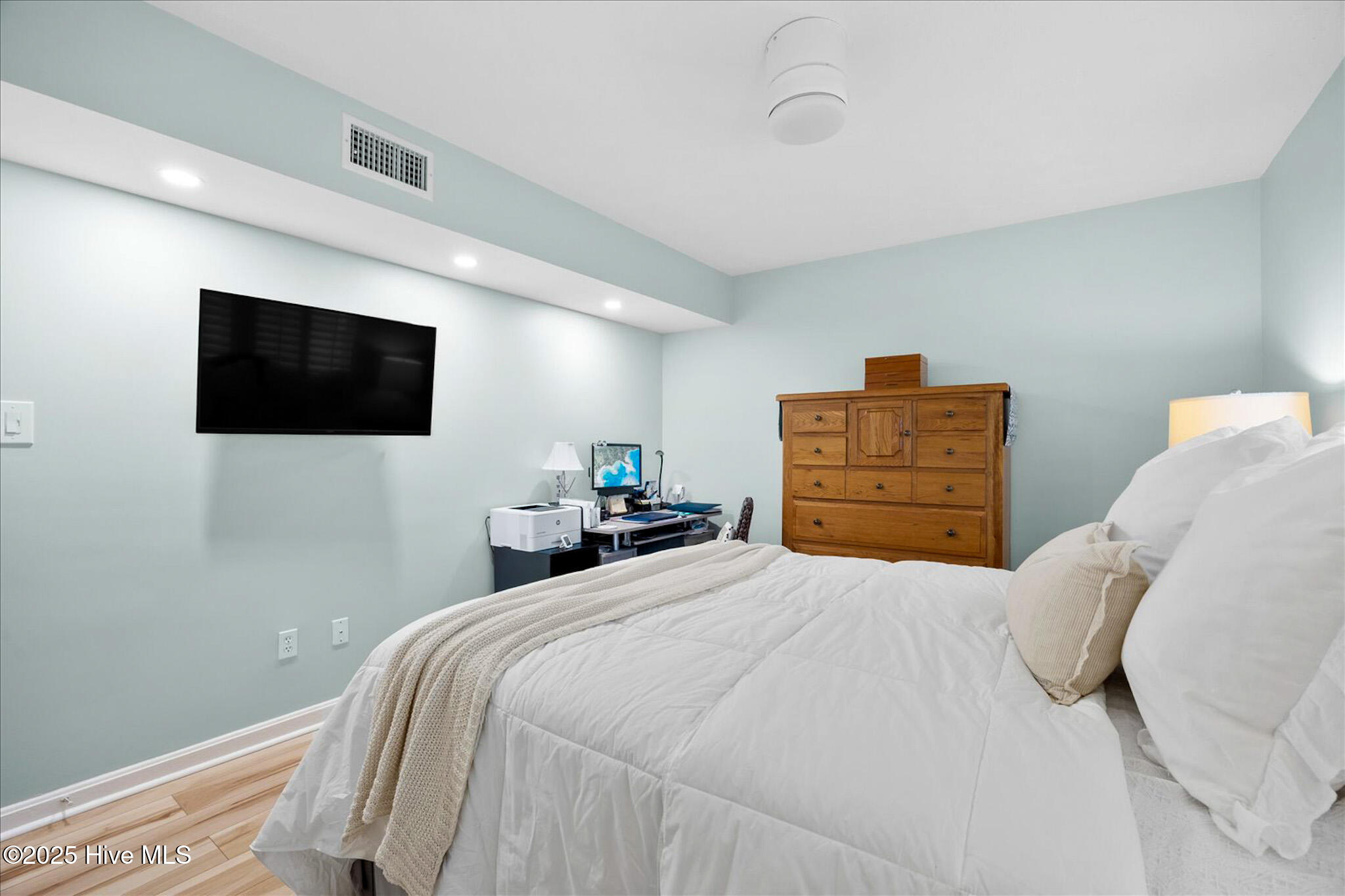 100541964 | Photo 12