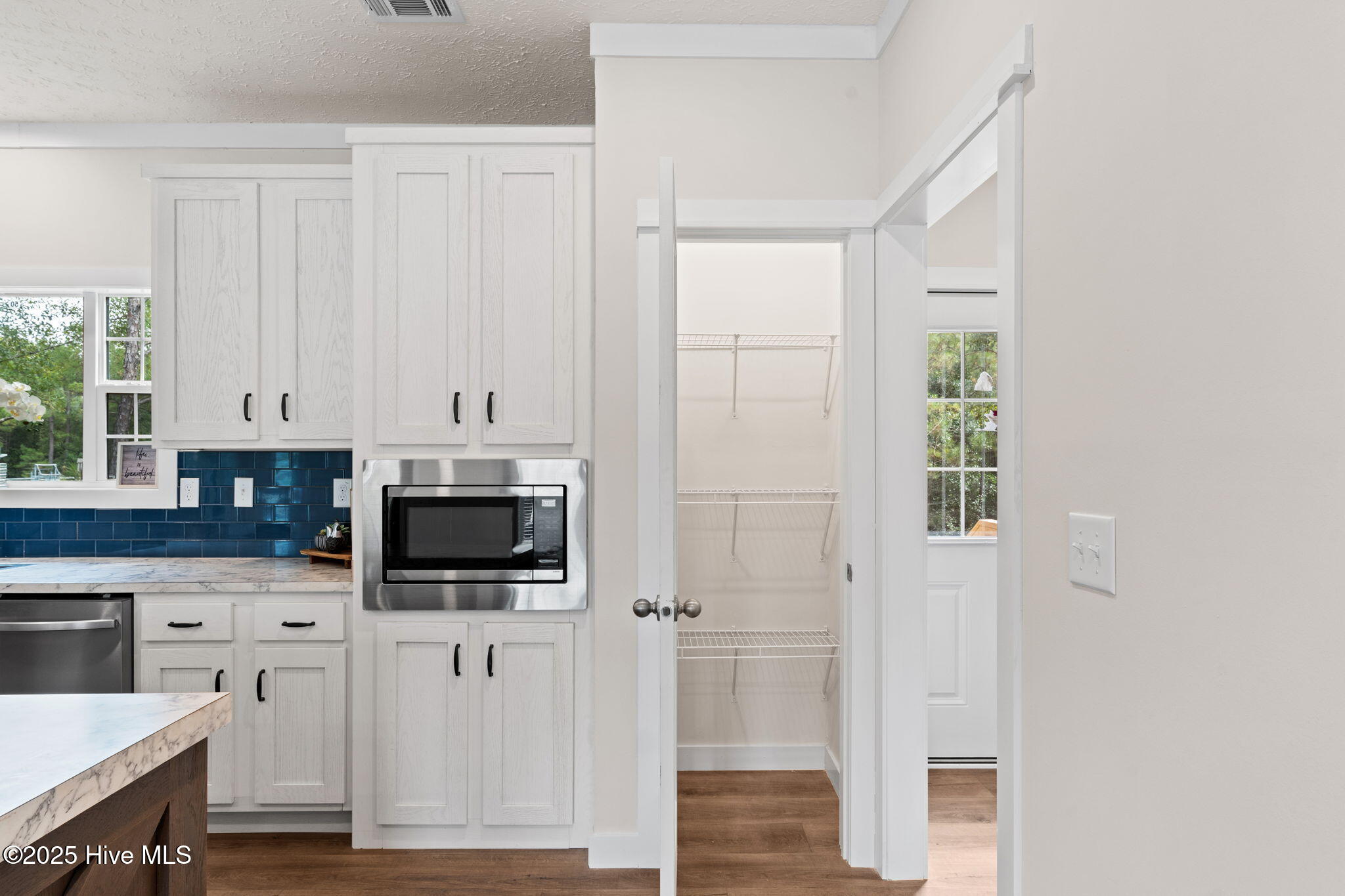 100558288 | Photo 12