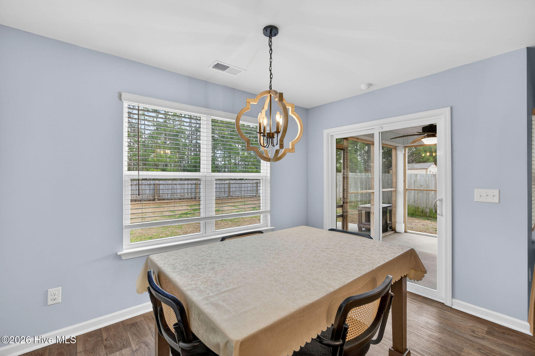 100560192 | Photo 13