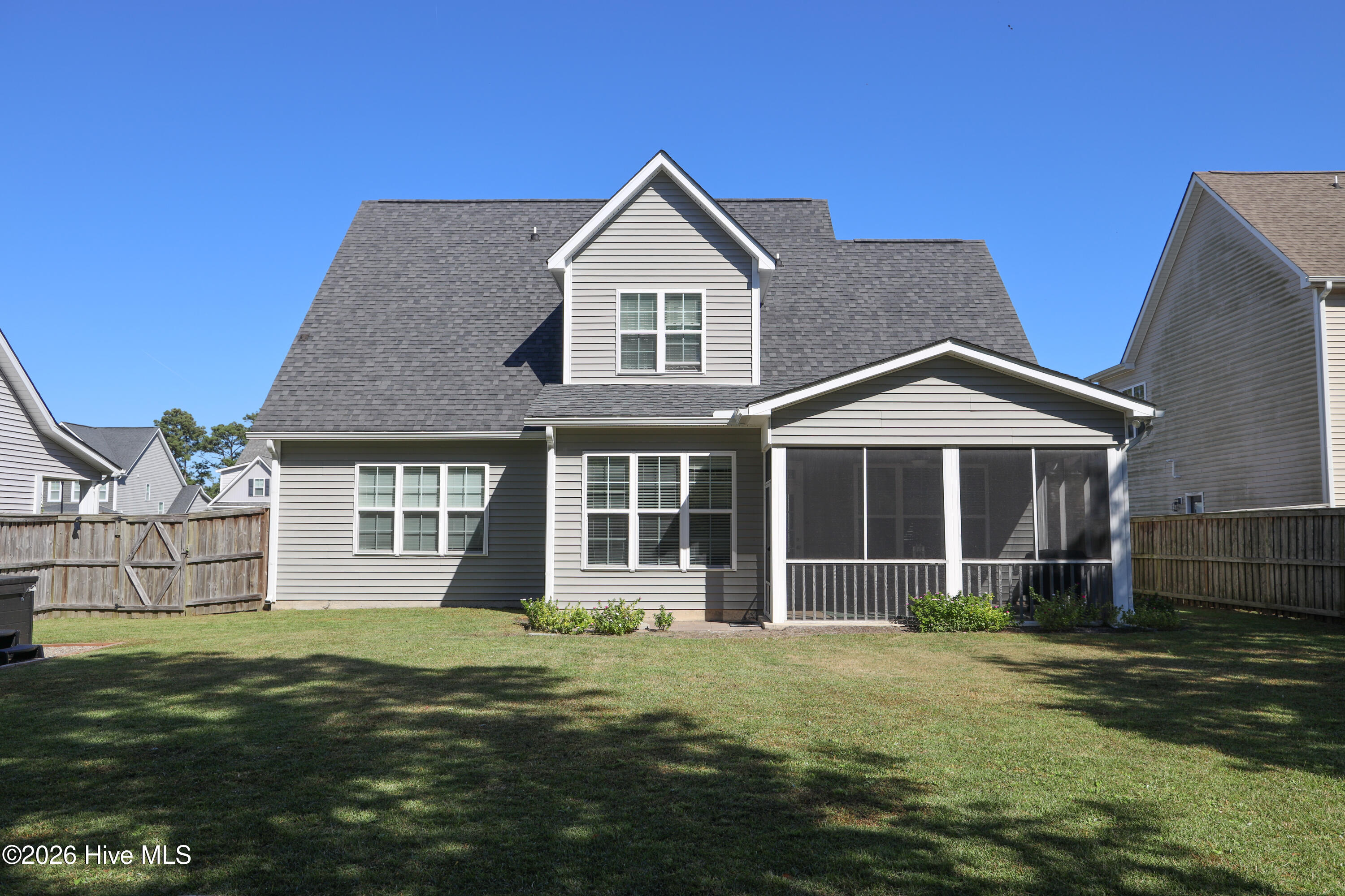 100569259 | Photo 75