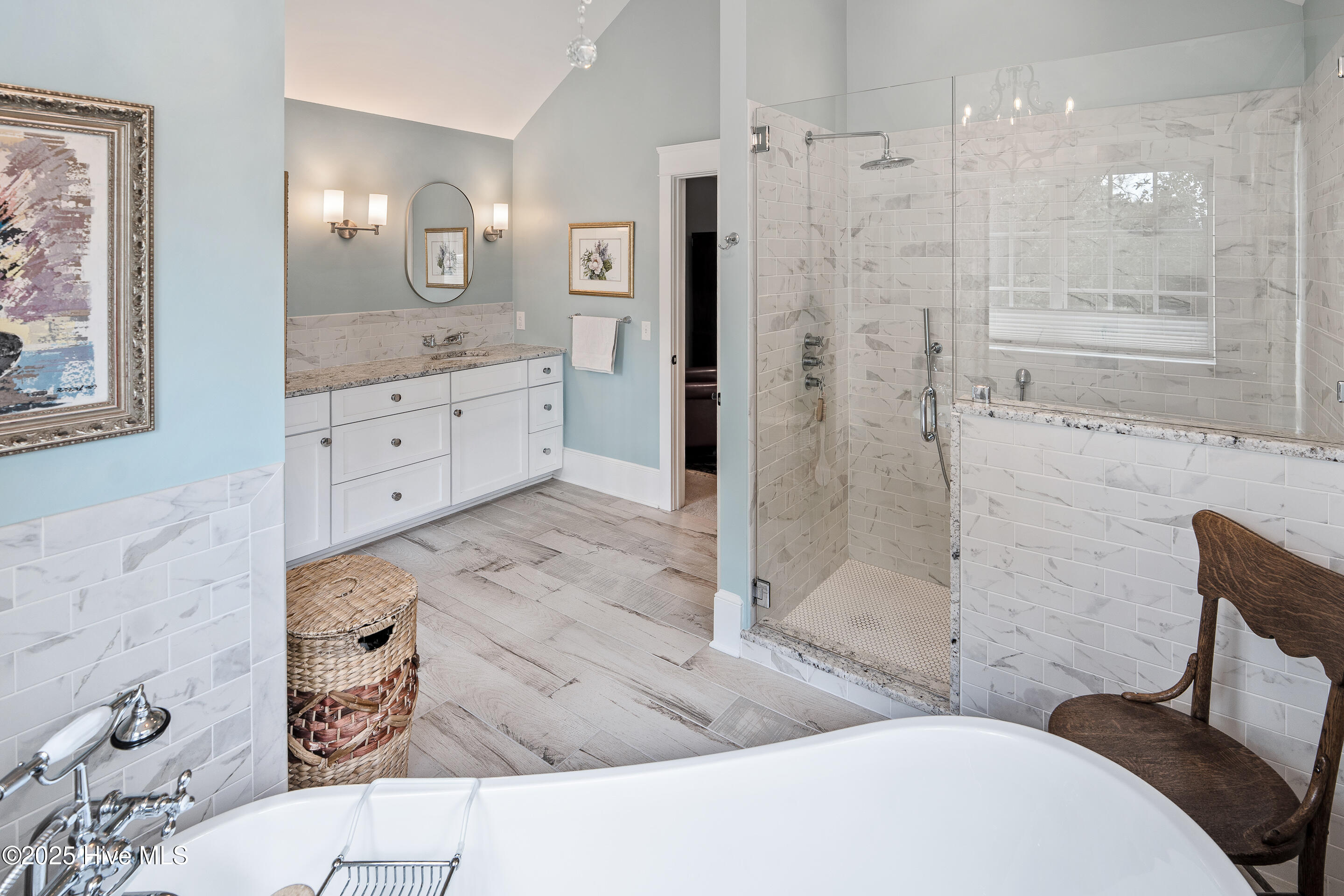 100522220 | Photo 53