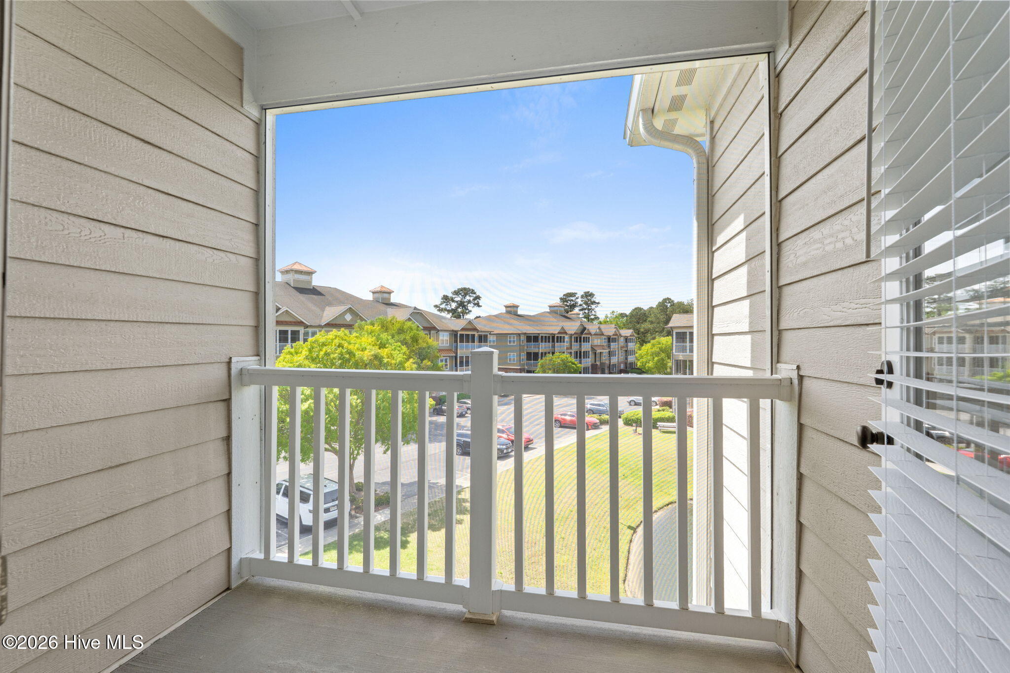 100566084 | Photo 32