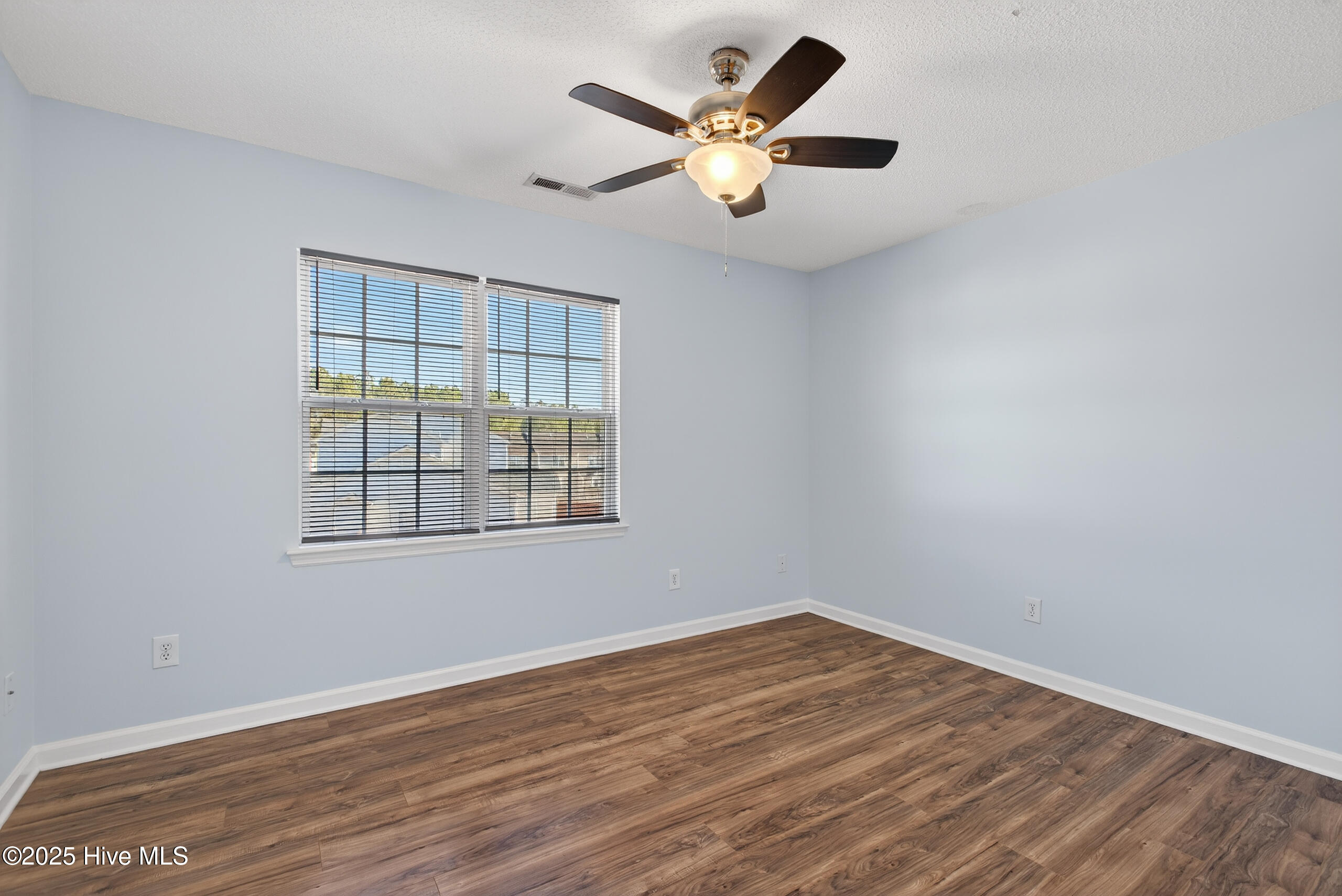 100545275 | Photo 13